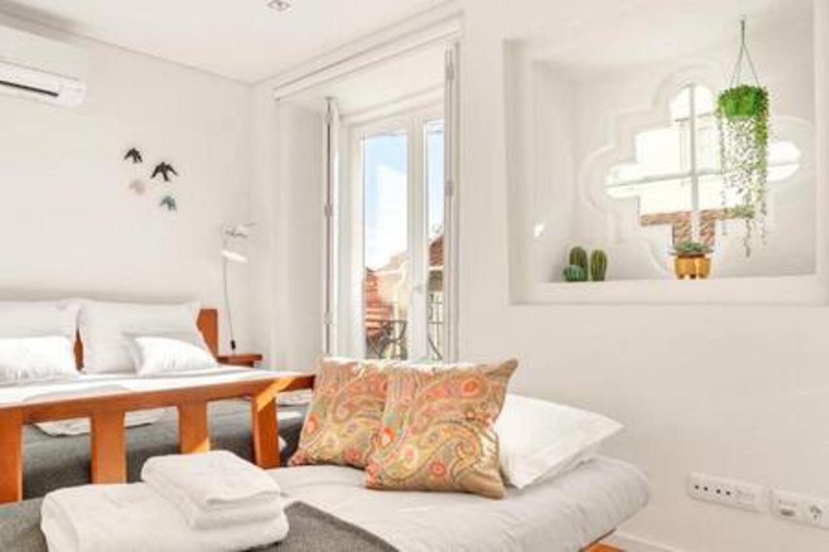4 Trendy Studios w/ Balcony | Clérigos by HostWise 17 Host Wise Booking