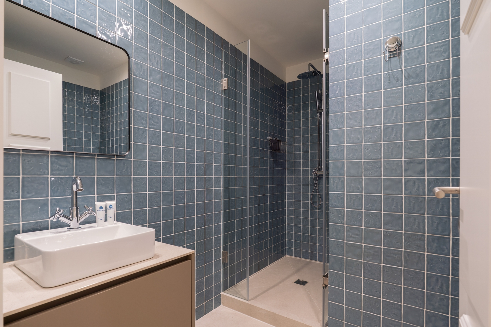 Modern & Spacious Apartments by HostWise 3 Host Wise Booking