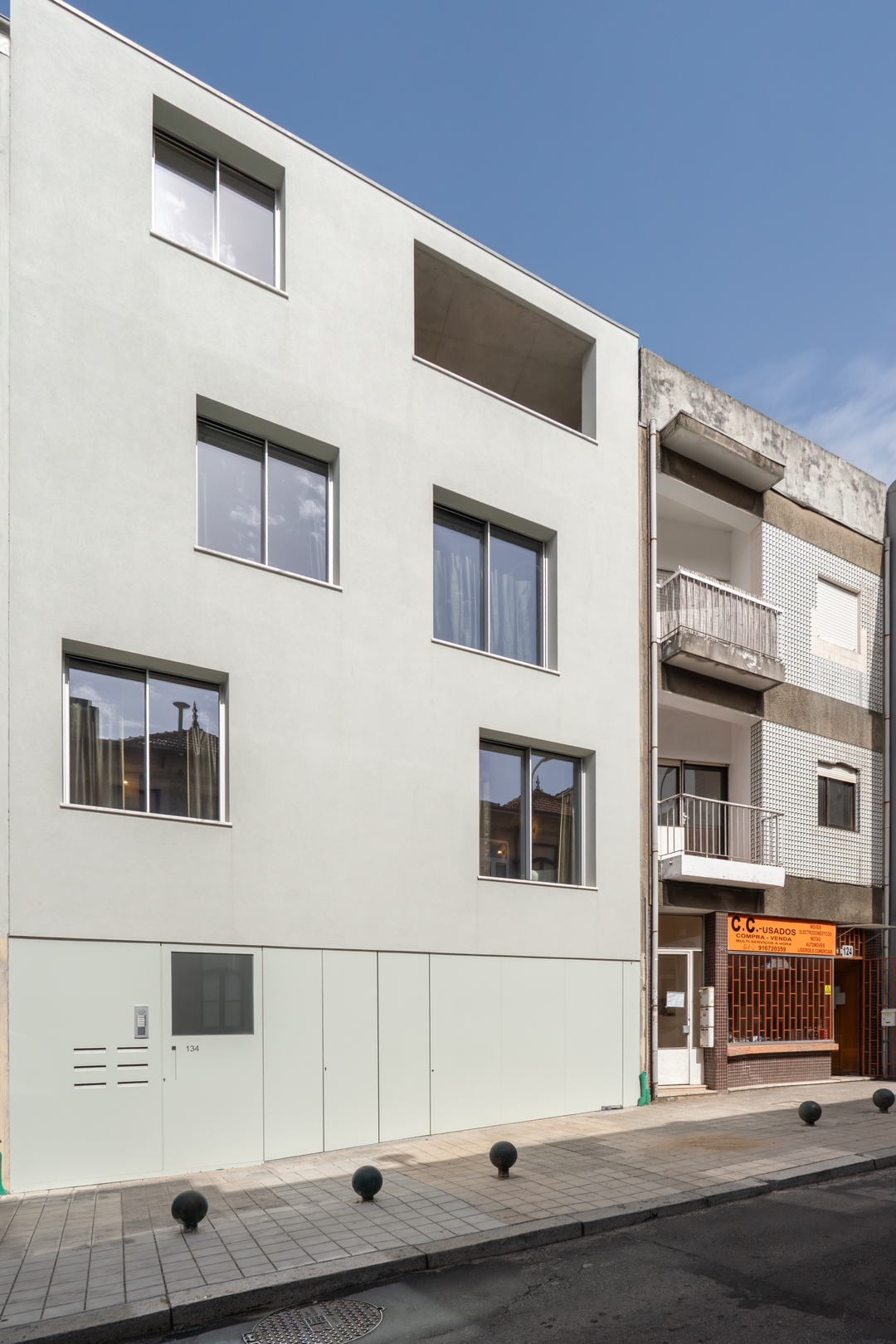 Modern 4-Apt Retreat for 14, Porto by HostWise 24 Host Wise Booking