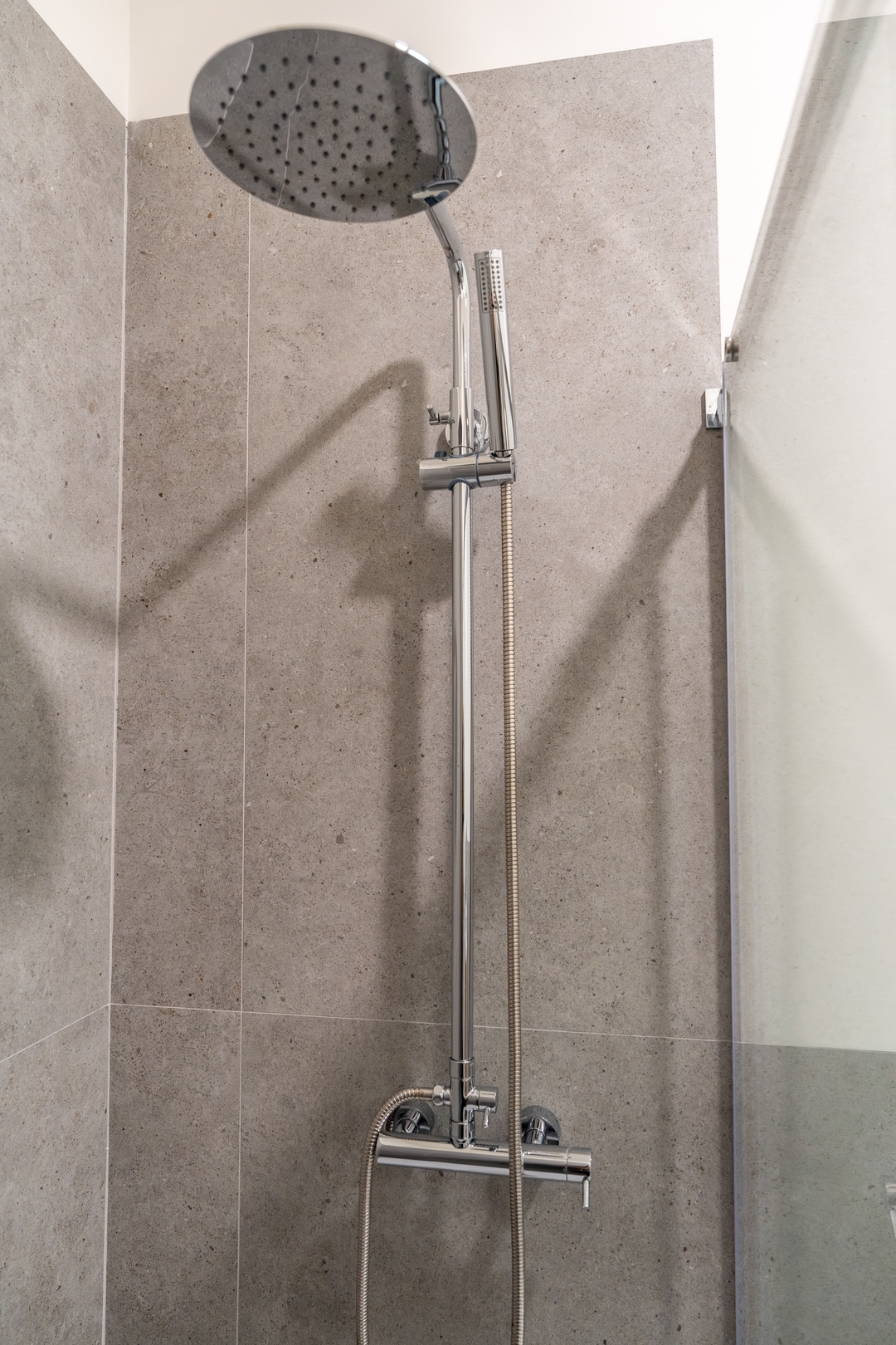 Modern 4-Apt Retreat for 14, Porto by HostWise 99 Host Wise Booking