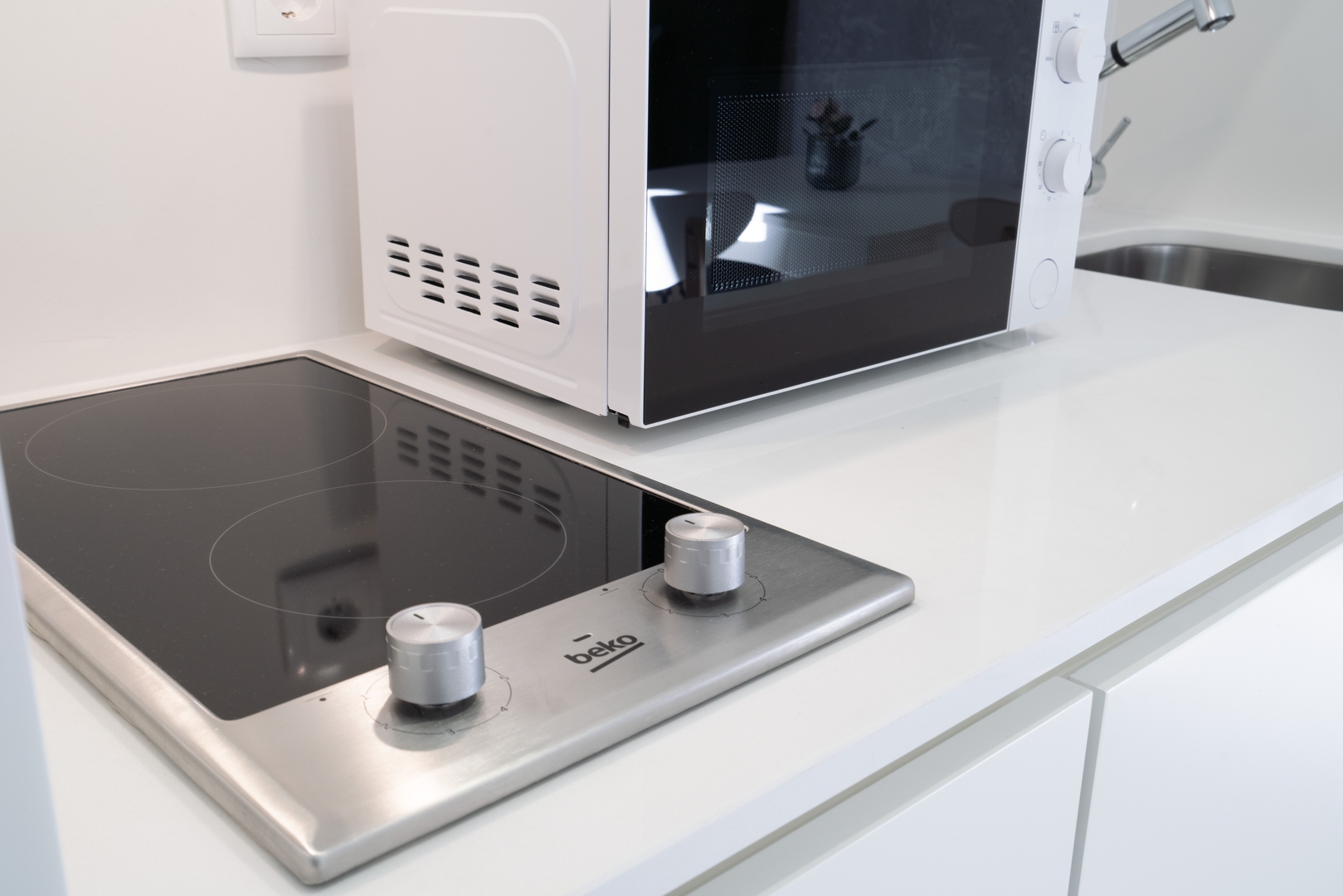 Bright Studios with Patios in Porto by HostWise 2 Host Wise Booking