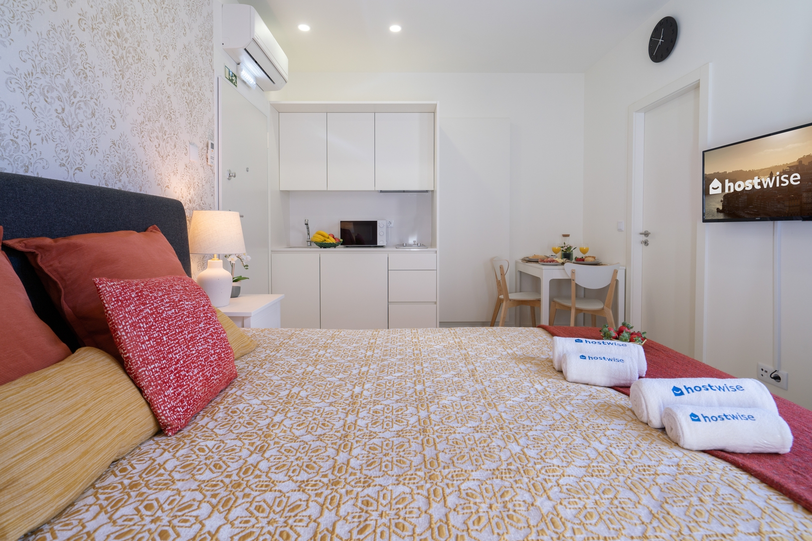 HostWise - Studios with Patio & Kitchenette 42 Host Wise Booking