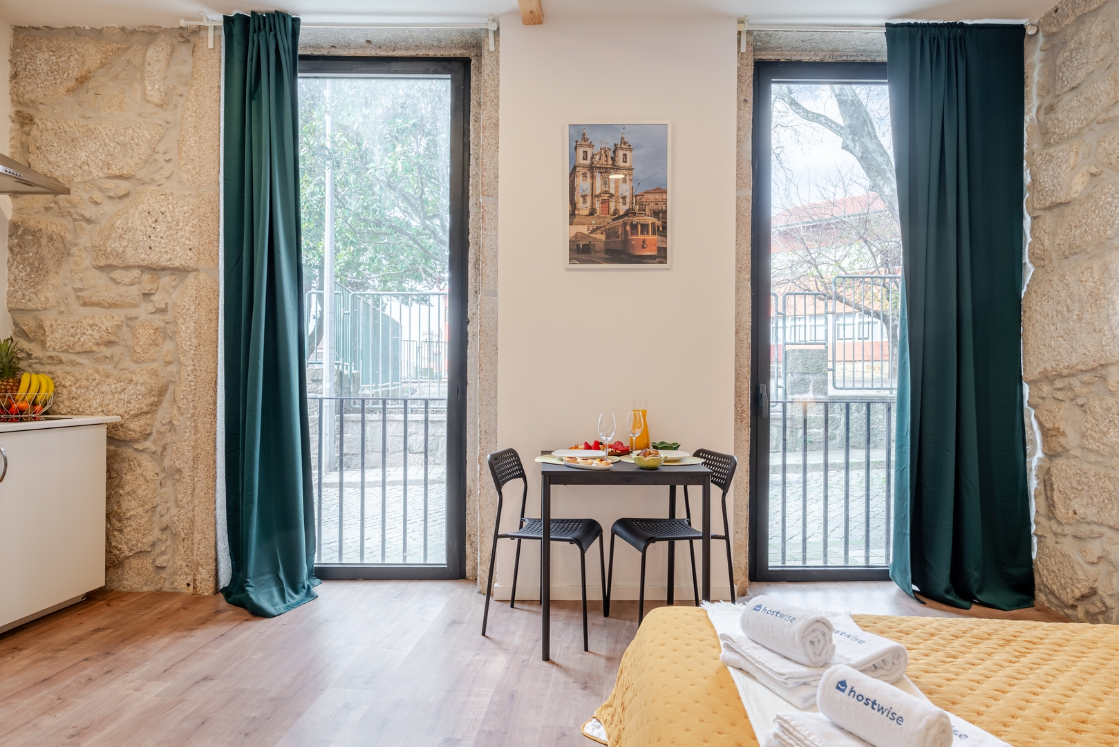 HostWise - Stylish Stone-Walled Flat 1 Host Wise Booking