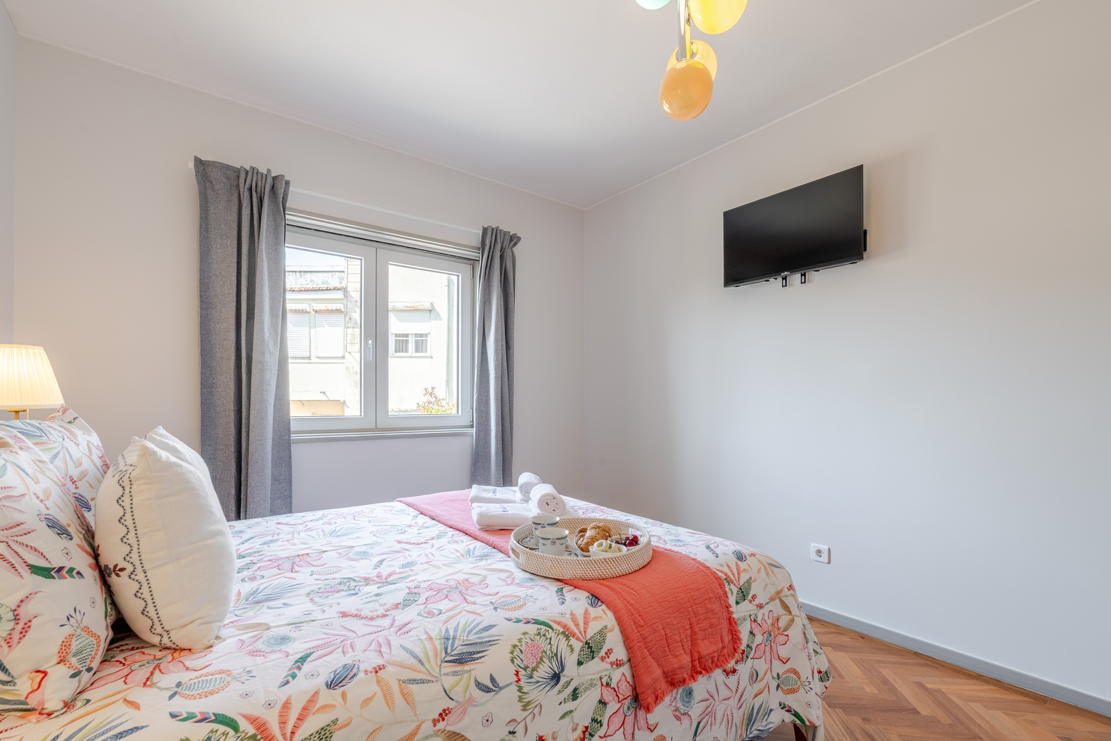 HostWise - Bright & Spacious Flat w/ Garage 10 Host Wise Booking