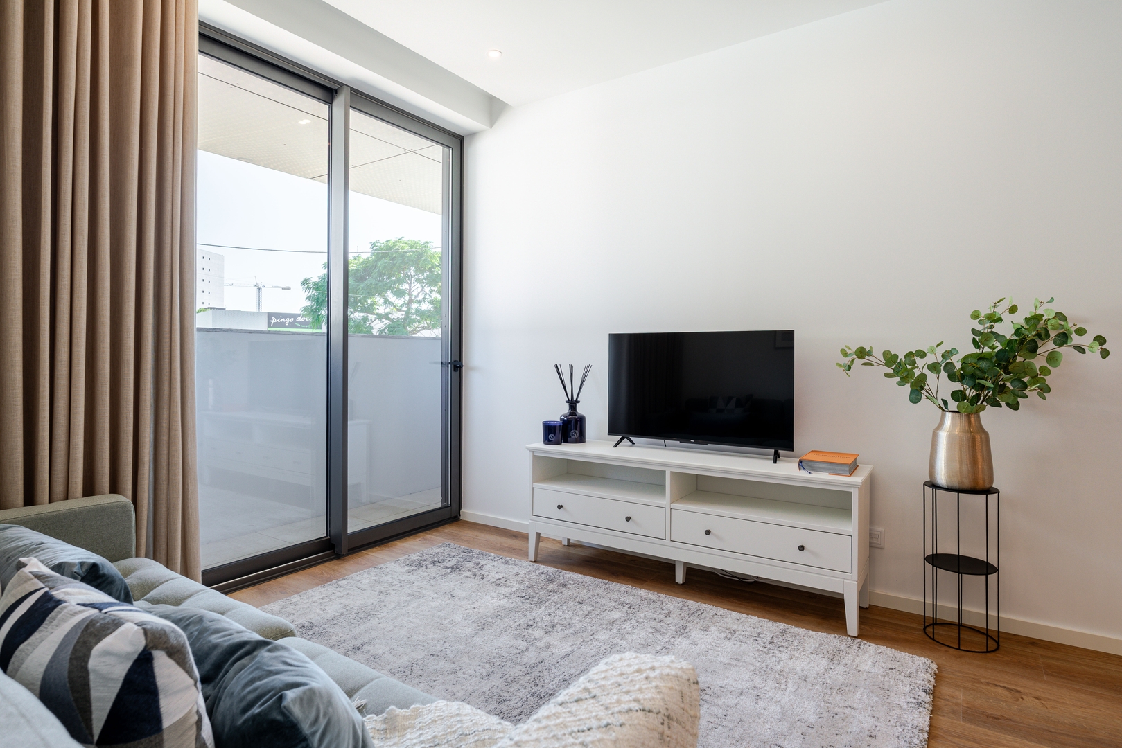 Sleek & Modern Flat w/ Private Garage by HostWise 15 Host Wise Booking