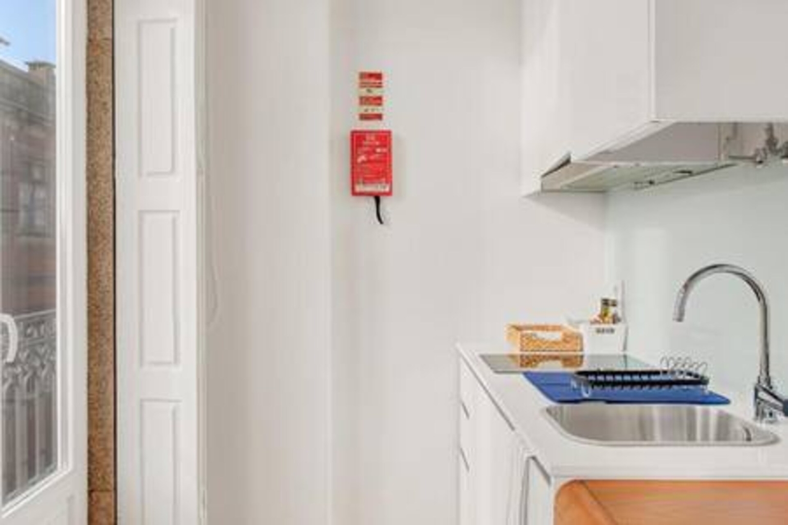 4 Trendy Studios w/ Balcony | Clérigos by HostWise 55 Host Wise Booking