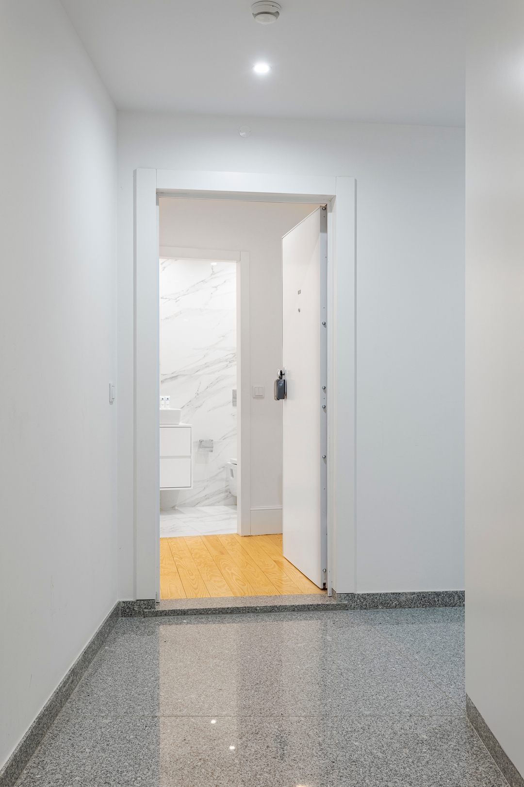 Modern & Trendy Flat by HostWise 21 Host Wise Booking