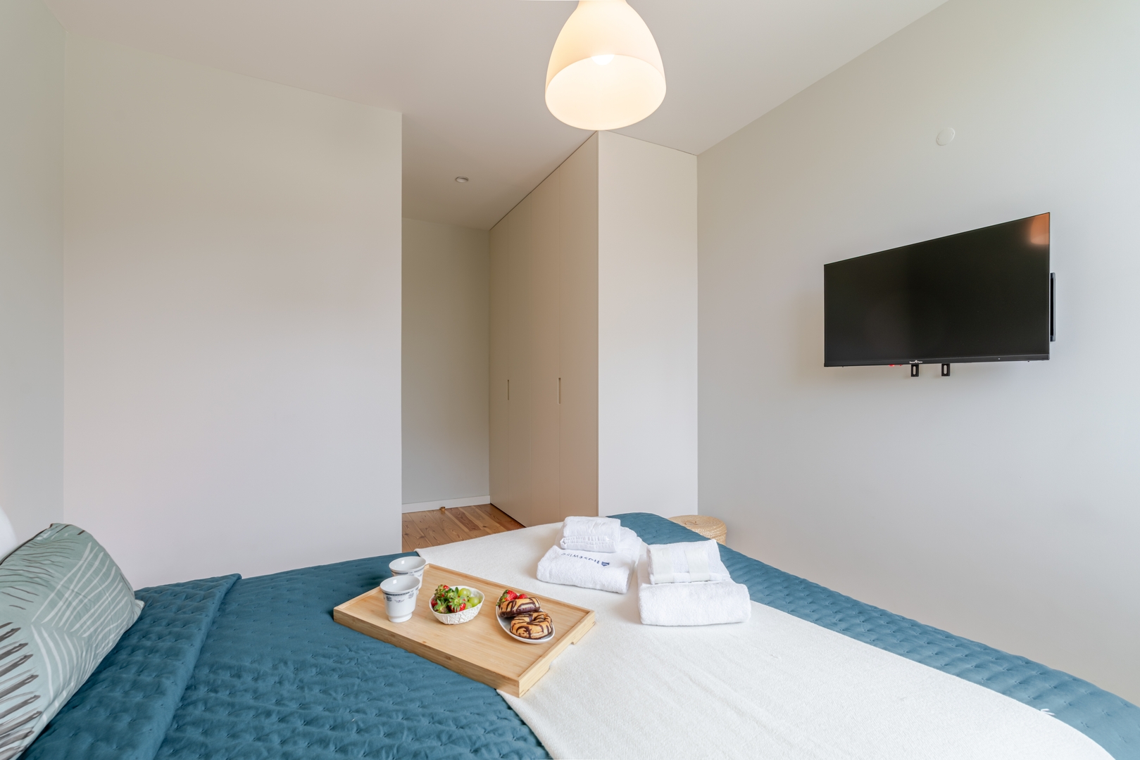 HostWise – Modern & Cozy Flat | Near the Beach 8 Host Wise Booking