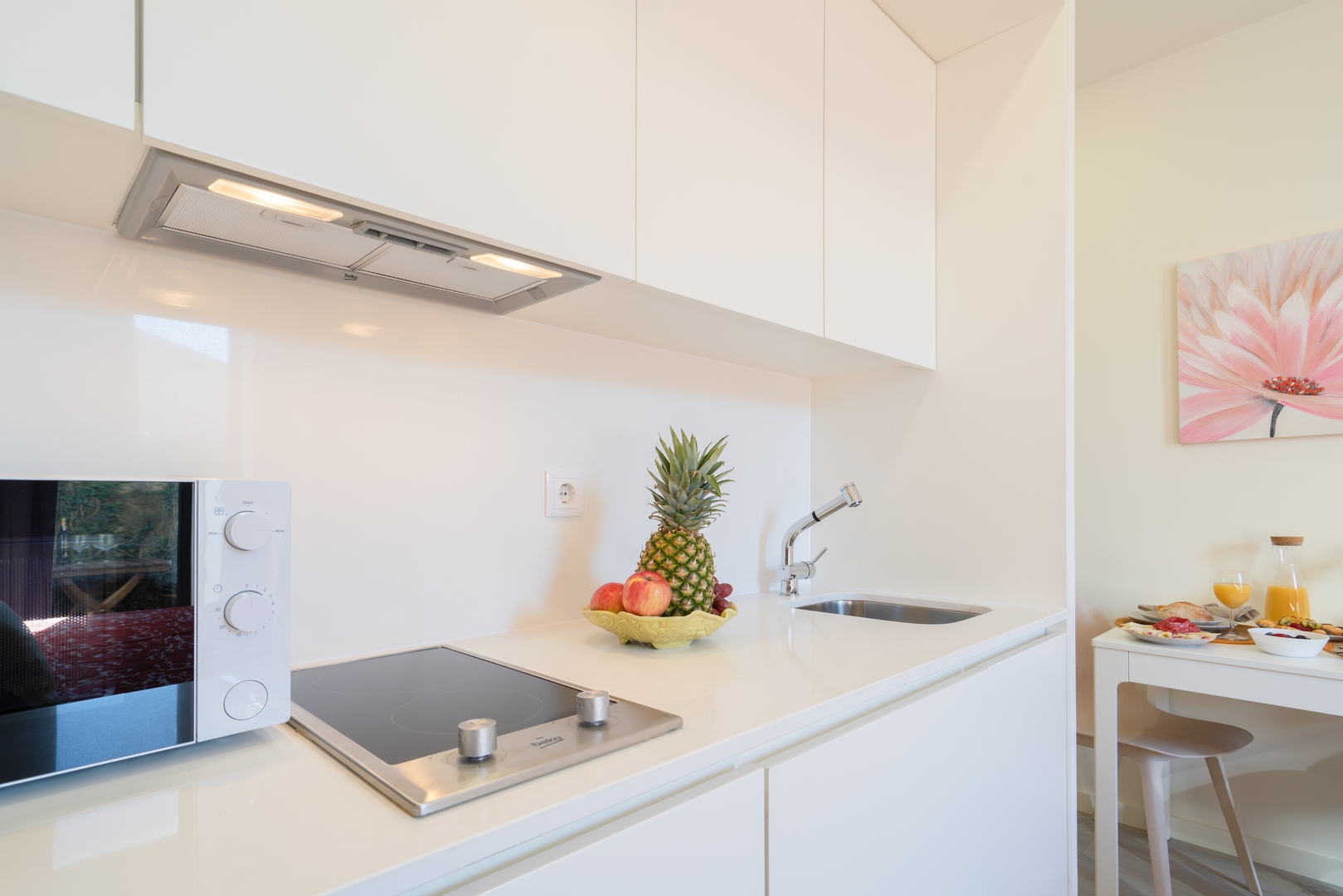 HostWise - Studios with Patio & Kitchenette 2 Host Wise Booking