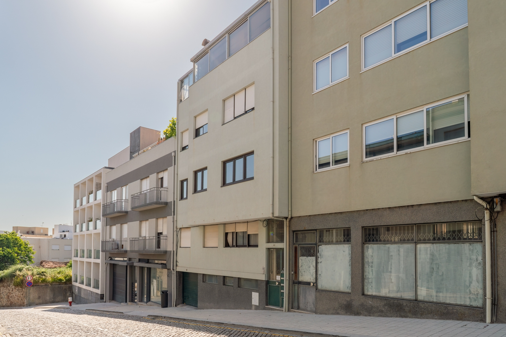 HostWise - Bright & Spacious Flat w/ Garage 47 Host Wise Booking