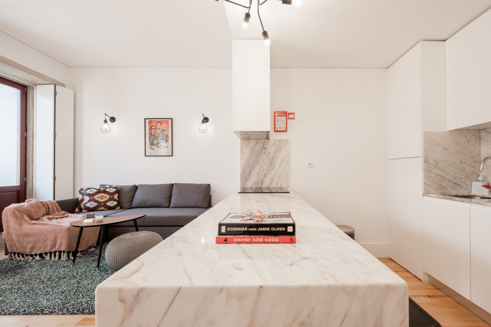 Host Wise | Sunny Downtown Apartment 14 Host Wise Booking