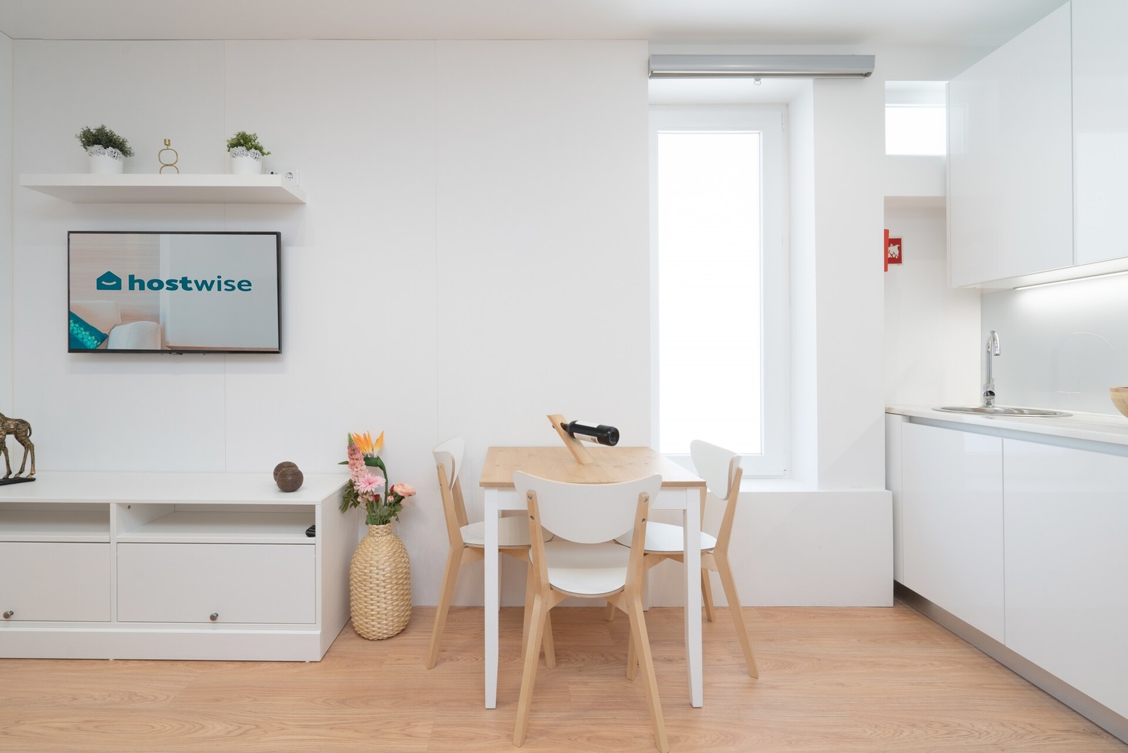 Host Wise - Cozy Bright Studio | Gaia 13 Host Wise Booking