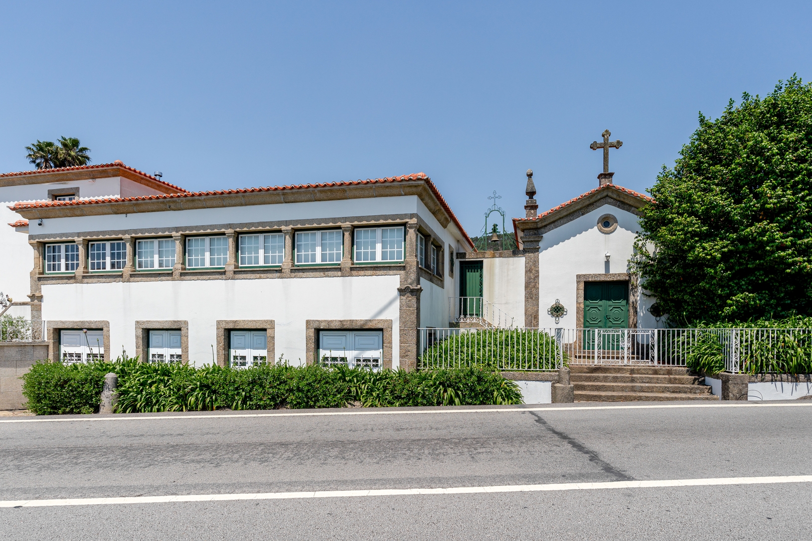 HostWise - Modern Comfort & Shared Pool in Paredes 51 Host Wise Booking