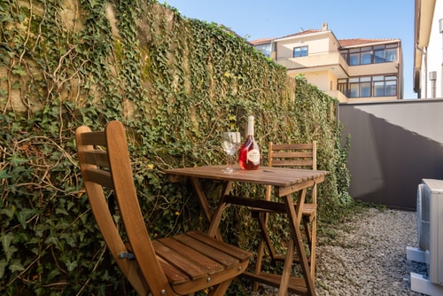 HostWise - Charming Showy Flat w/ Terrace Host Wise Booking