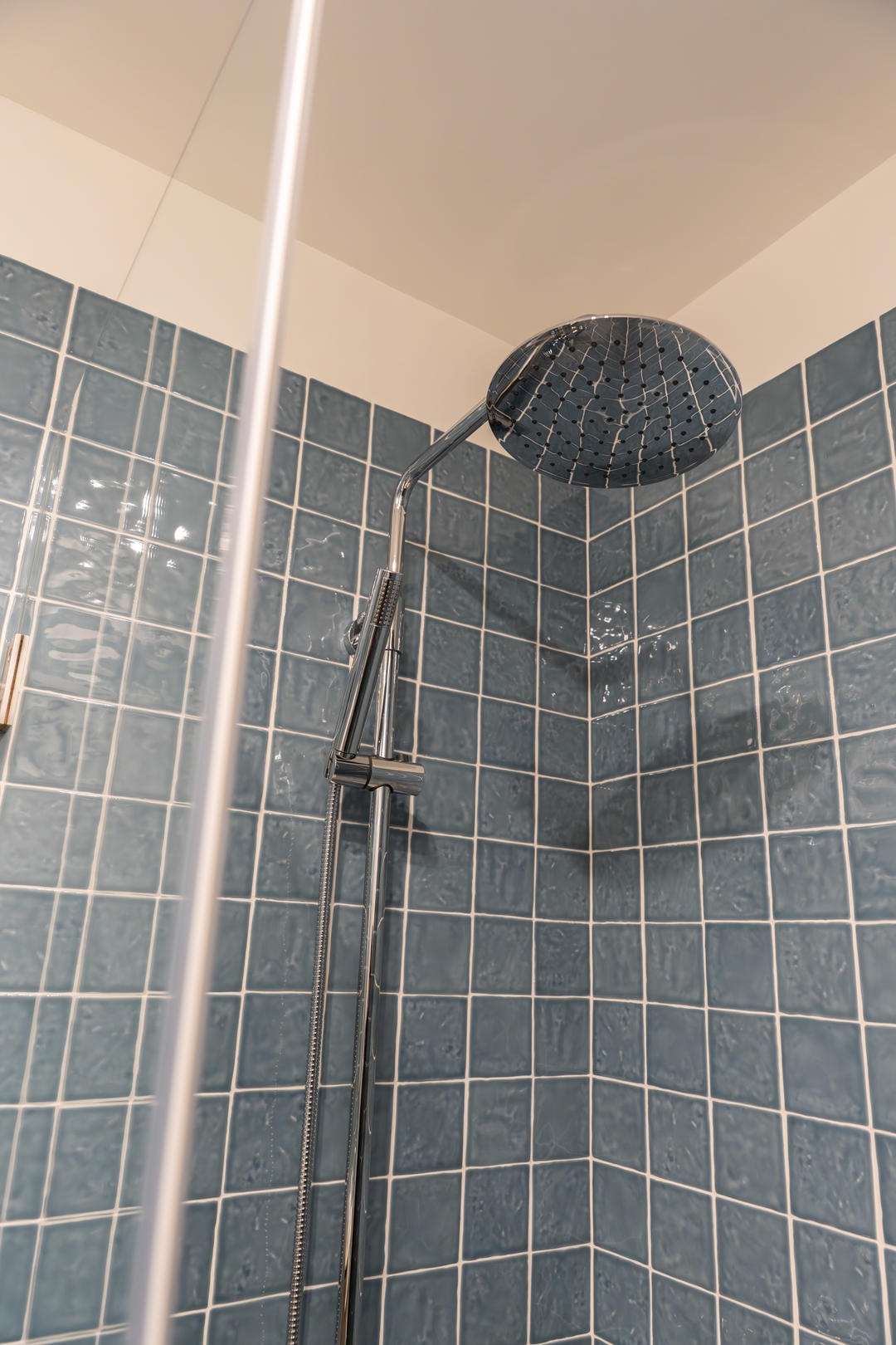 HostWise - Cozy & Bright Flat 18 Host Wise Booking