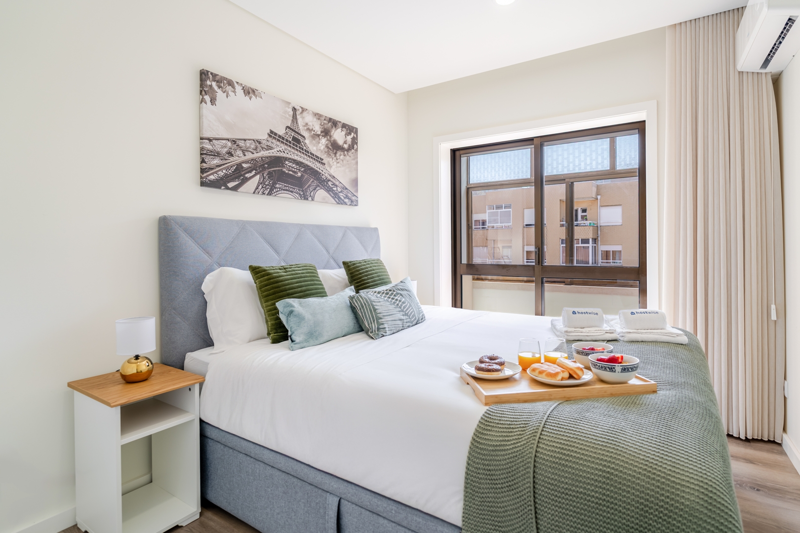 Spacious & Stylish Flat with Garage by HostWise 2 Host Wise Booking