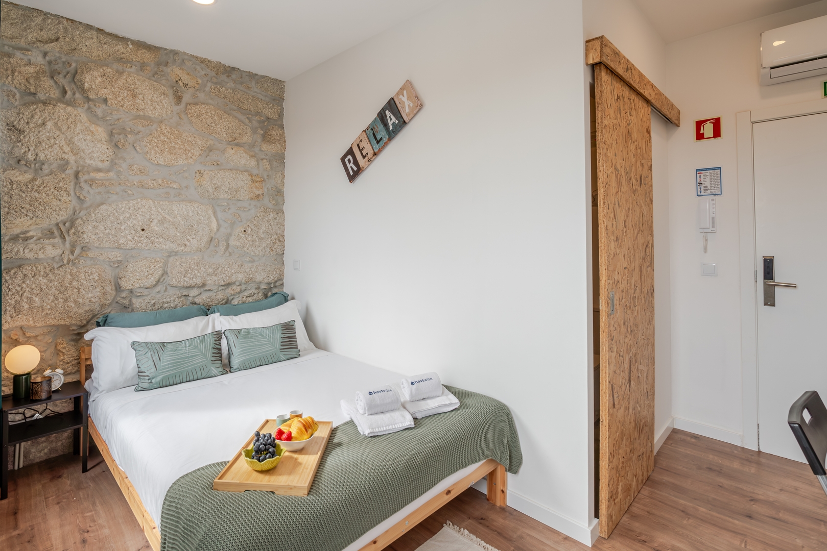 HostWise - Cozy Studio Host Wise Booking