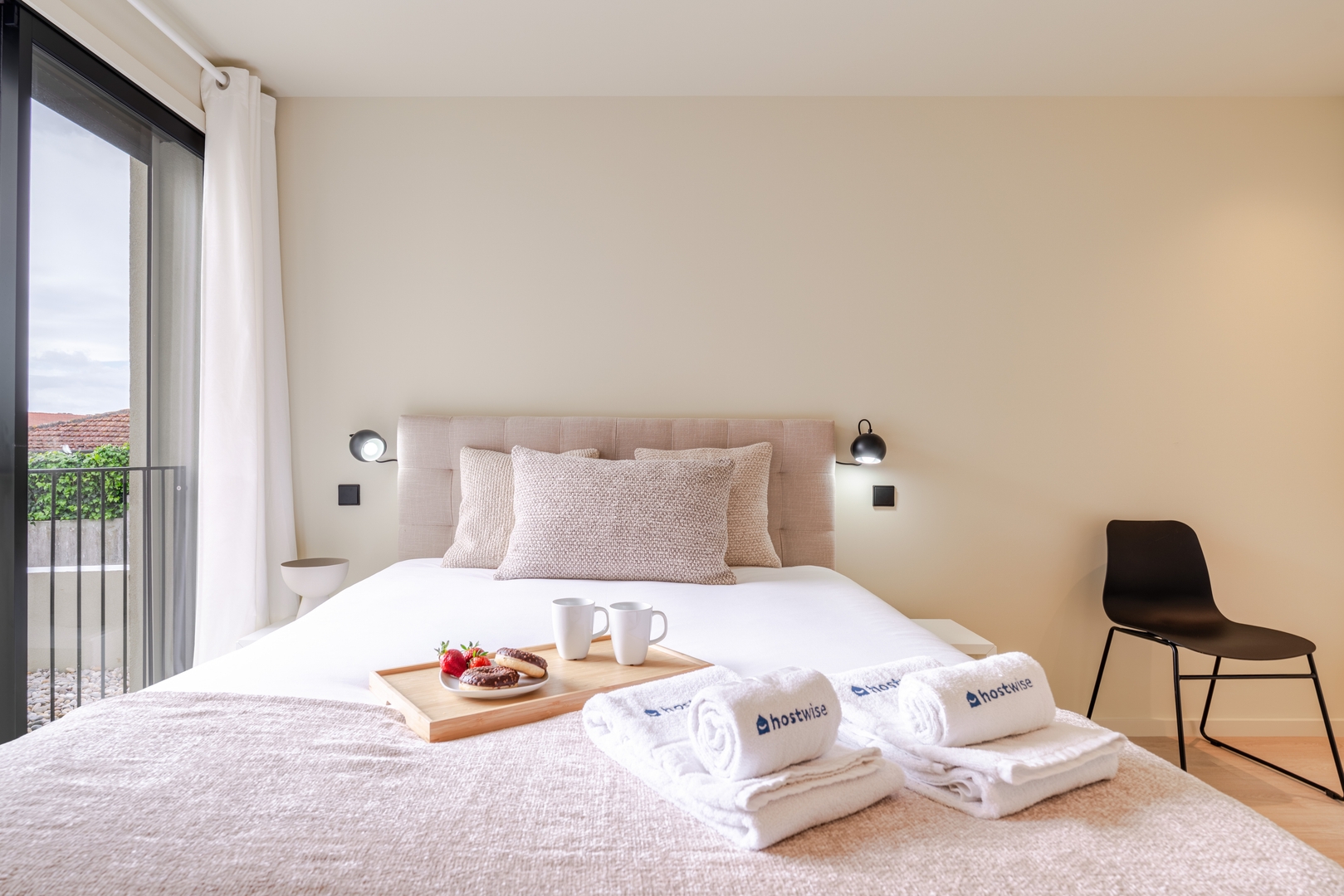 HostWise - Stylish Flat with Terrace & Garage 9 Host Wise Booking