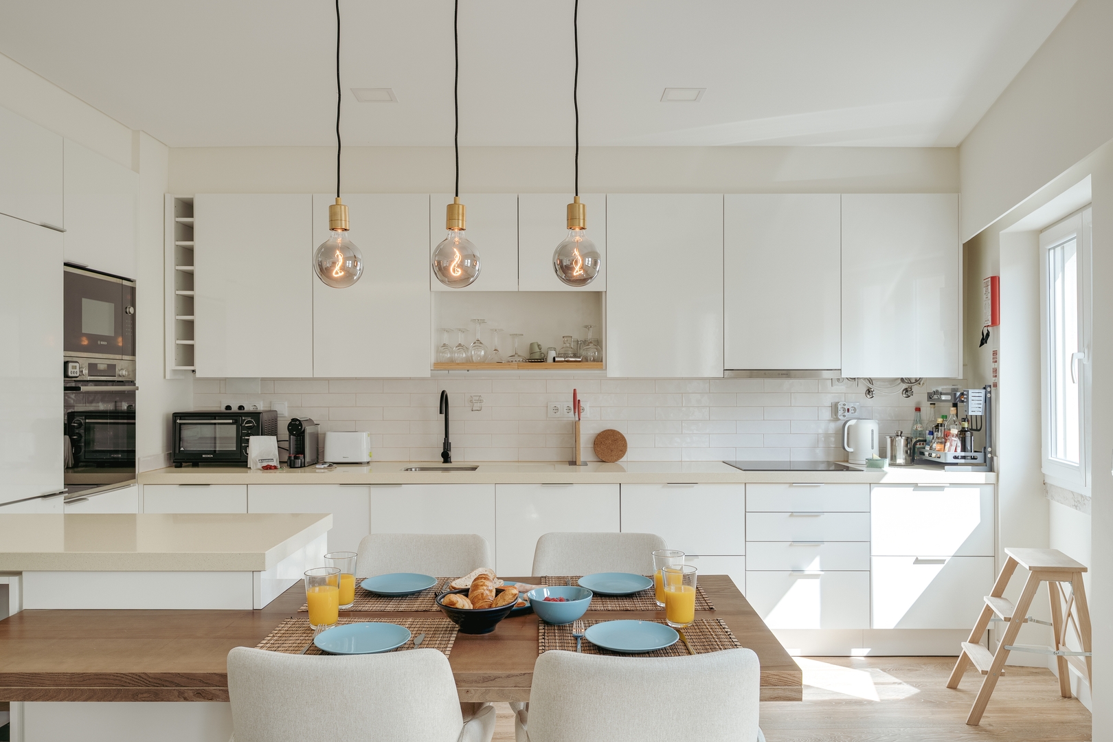 HostWise – Flat w/ Balcony & Workspace 28 Host Wise Booking