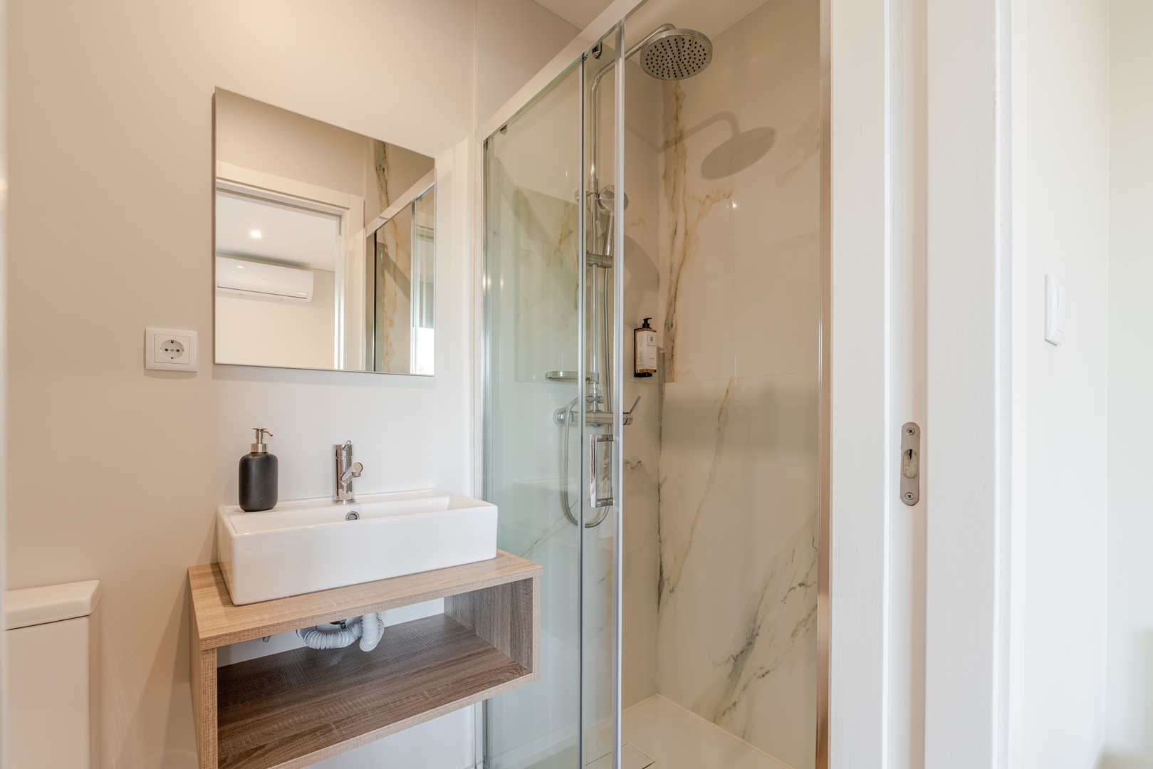 HostWise - 10BR Douro Villa with Pool 25 Host Wise Booking