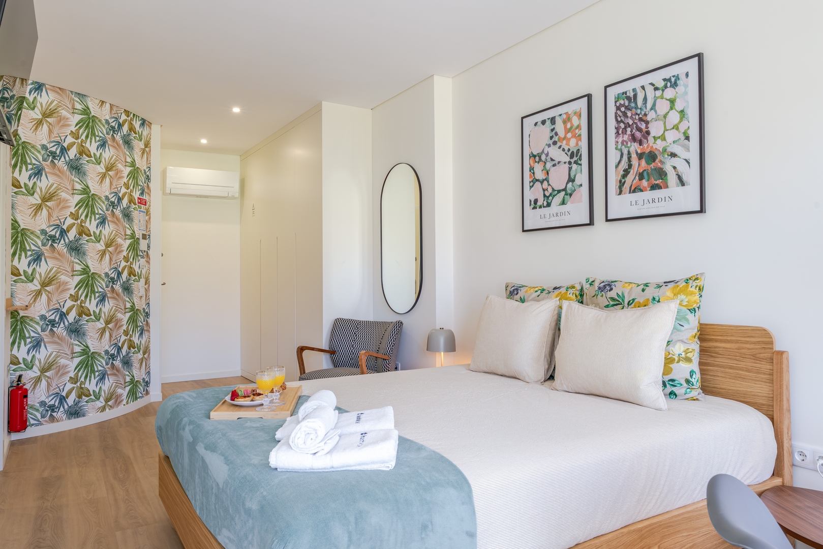 Stylish Balcony Apt & 2 Cozy Studios by HostWise 28 Host Wise Booking