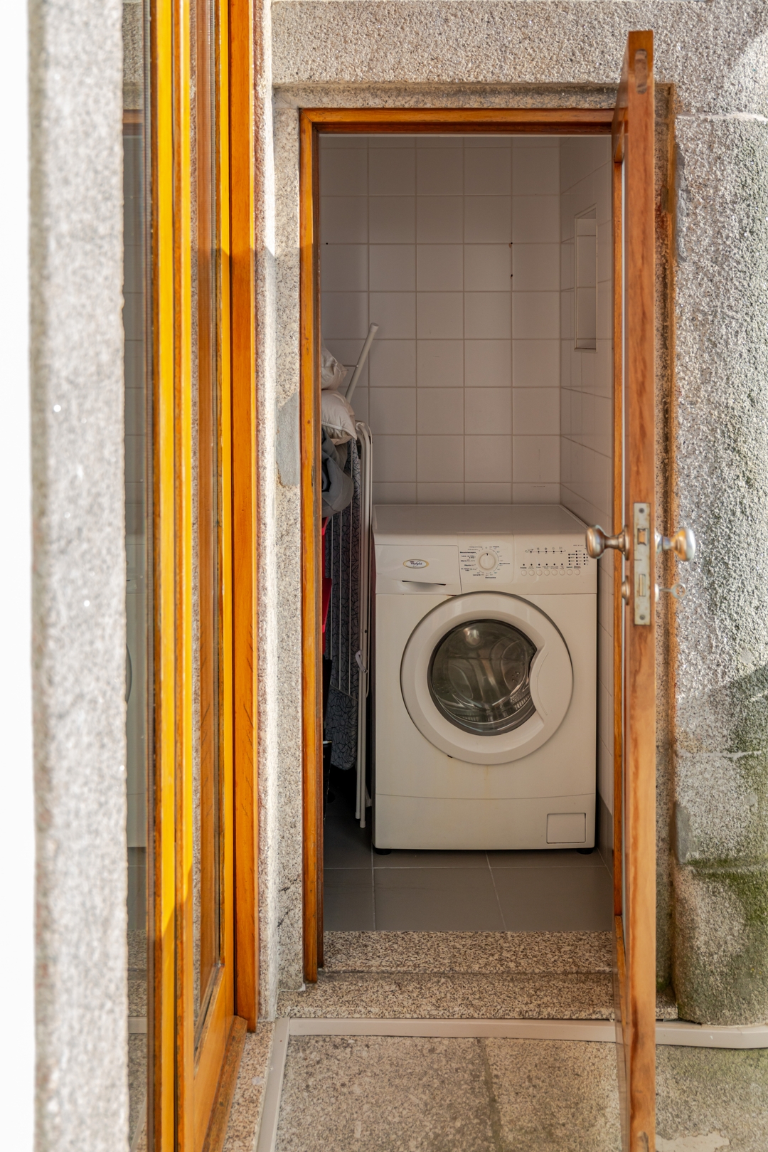 HostWise - Bright & Airy Flat w/ Balcony 32 Host Wise Booking