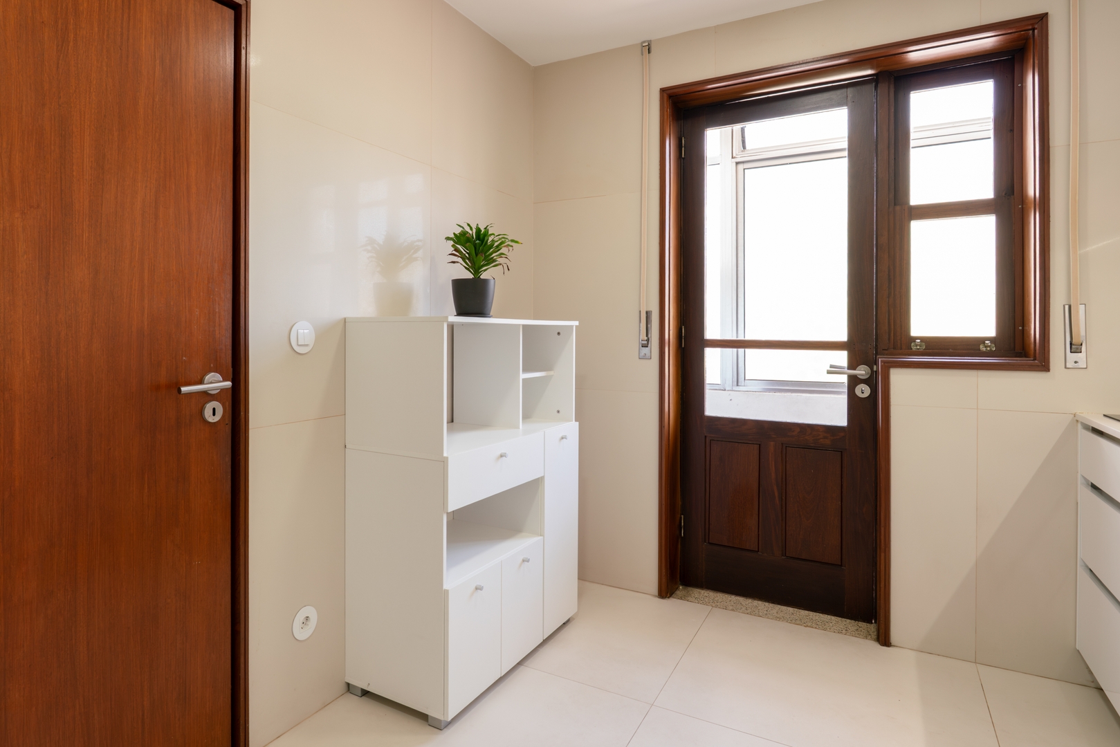 Bright & Spacious Flat by Host Wise 33 Host Wise Booking