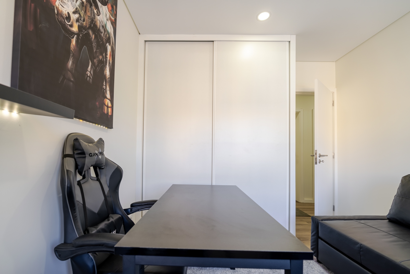 Spacious & Stylish Flat with Garage by HostWise 28 Host Wise Booking