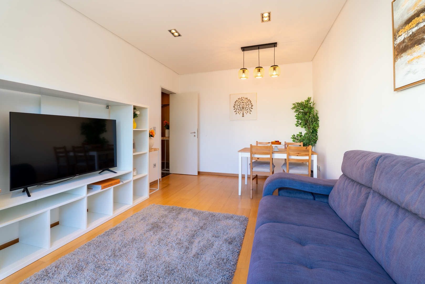 Modern Flat with Workspace in Foz by HostWise 2 Host Wise Booking