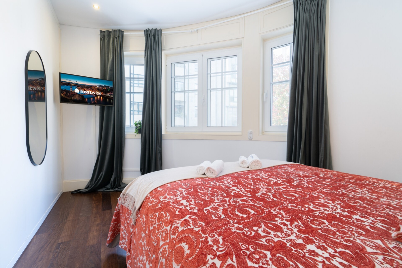 Host Wise - 2 Rustic Colorful Flats | Terrace 27 Host Wise Booking