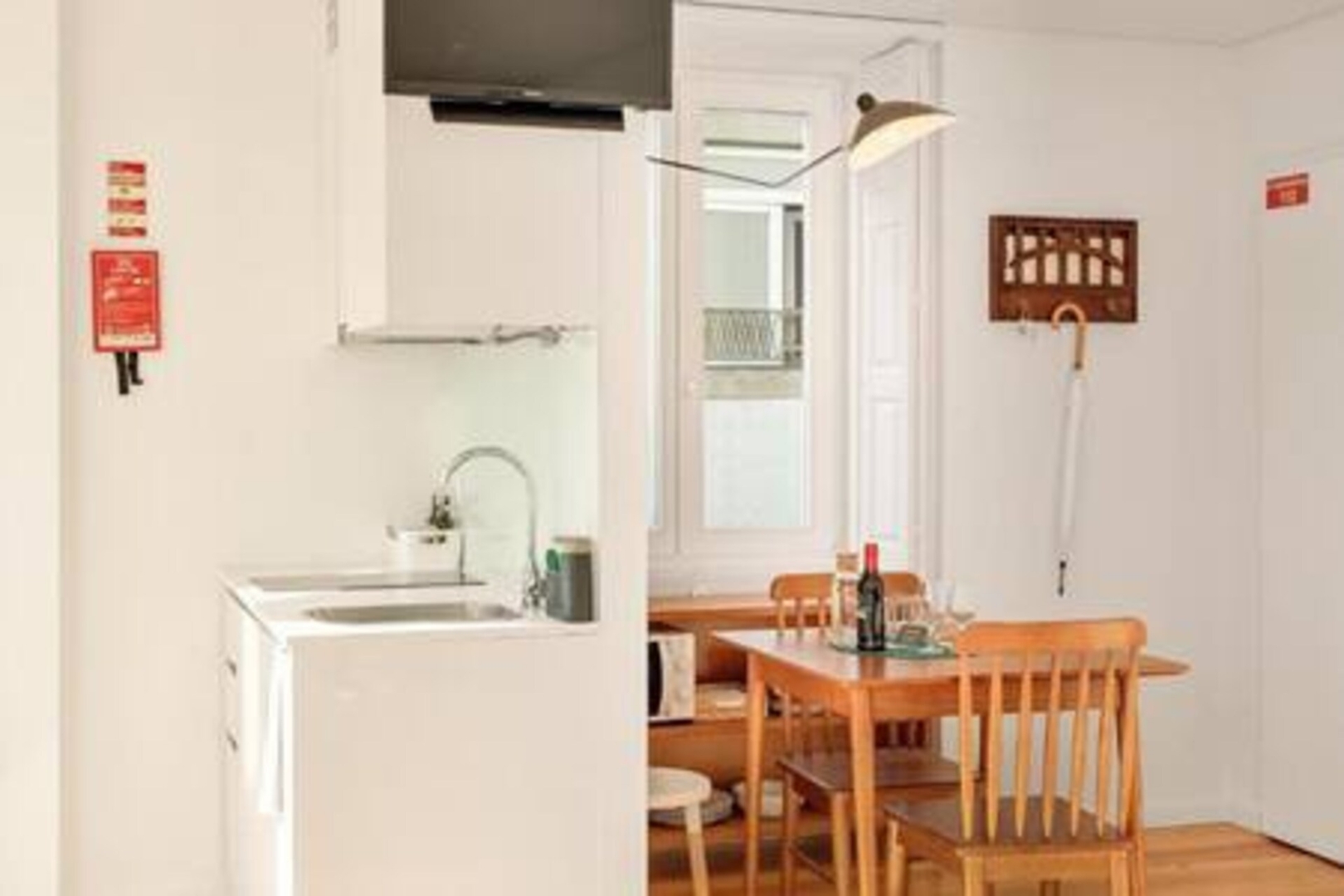 4 Trendy Studios w/ Balcony | Clérigos by HostWise 25 Host Wise Booking