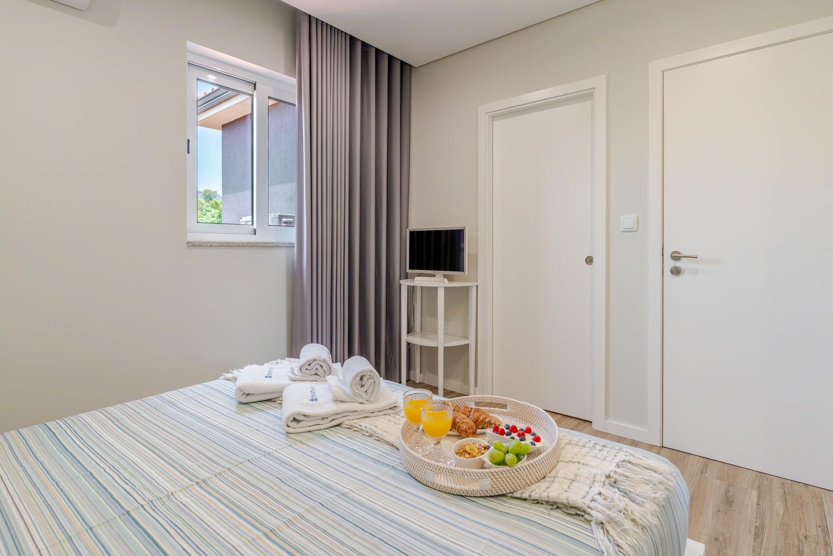 HostWise - 10BR Douro Villa with Pool 13 Host Wise Booking