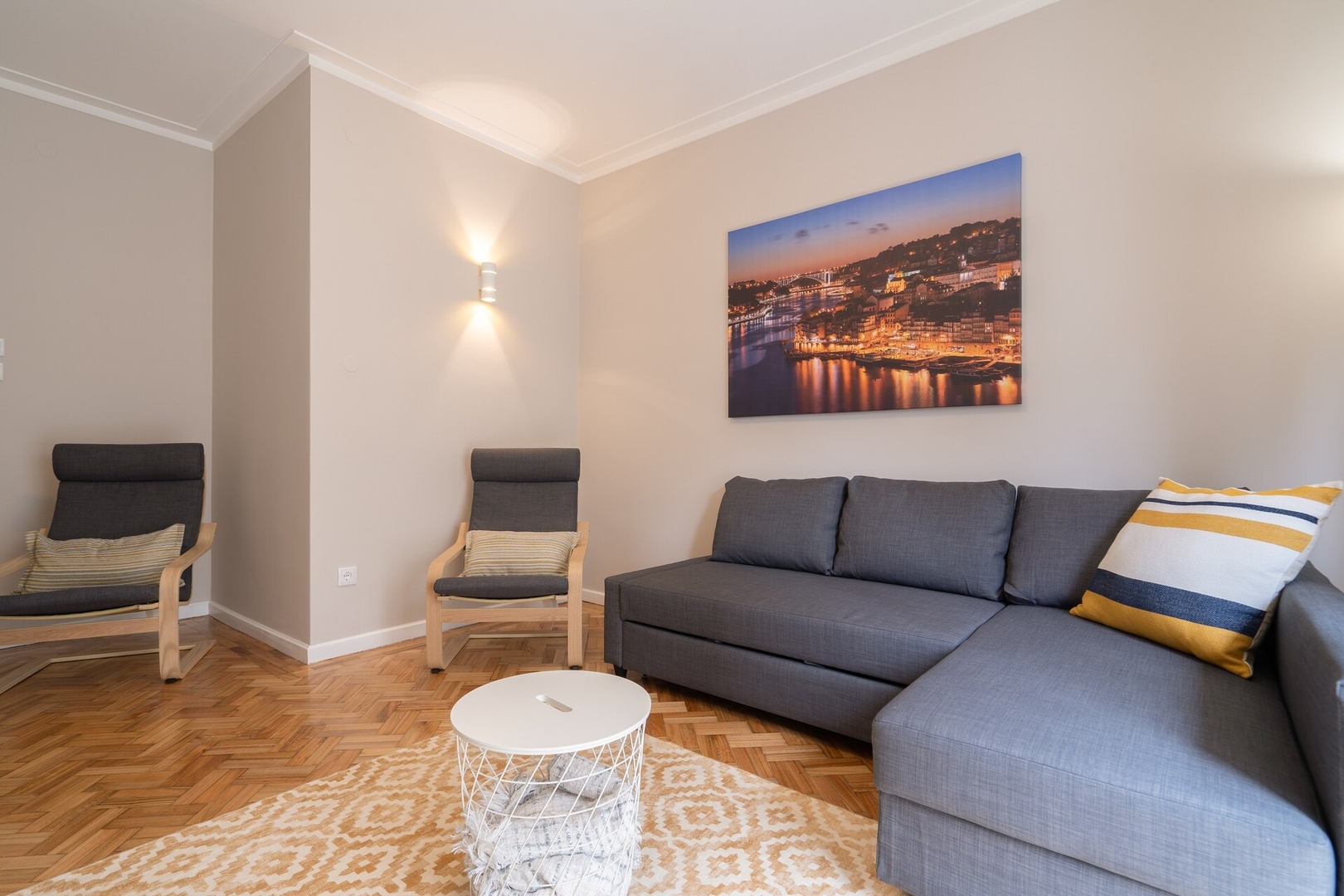 HostWise - Deluxe Bright Flat w/ Netflix 45 Host Wise Booking