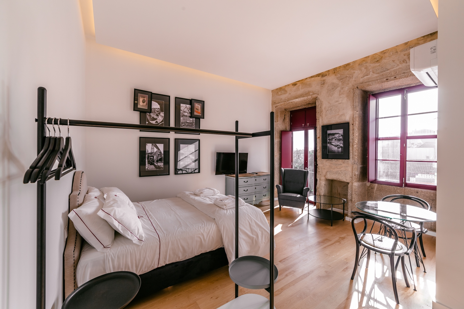Designer Building Stay Near Clérigos by HostWise 12 Host Wise Booking