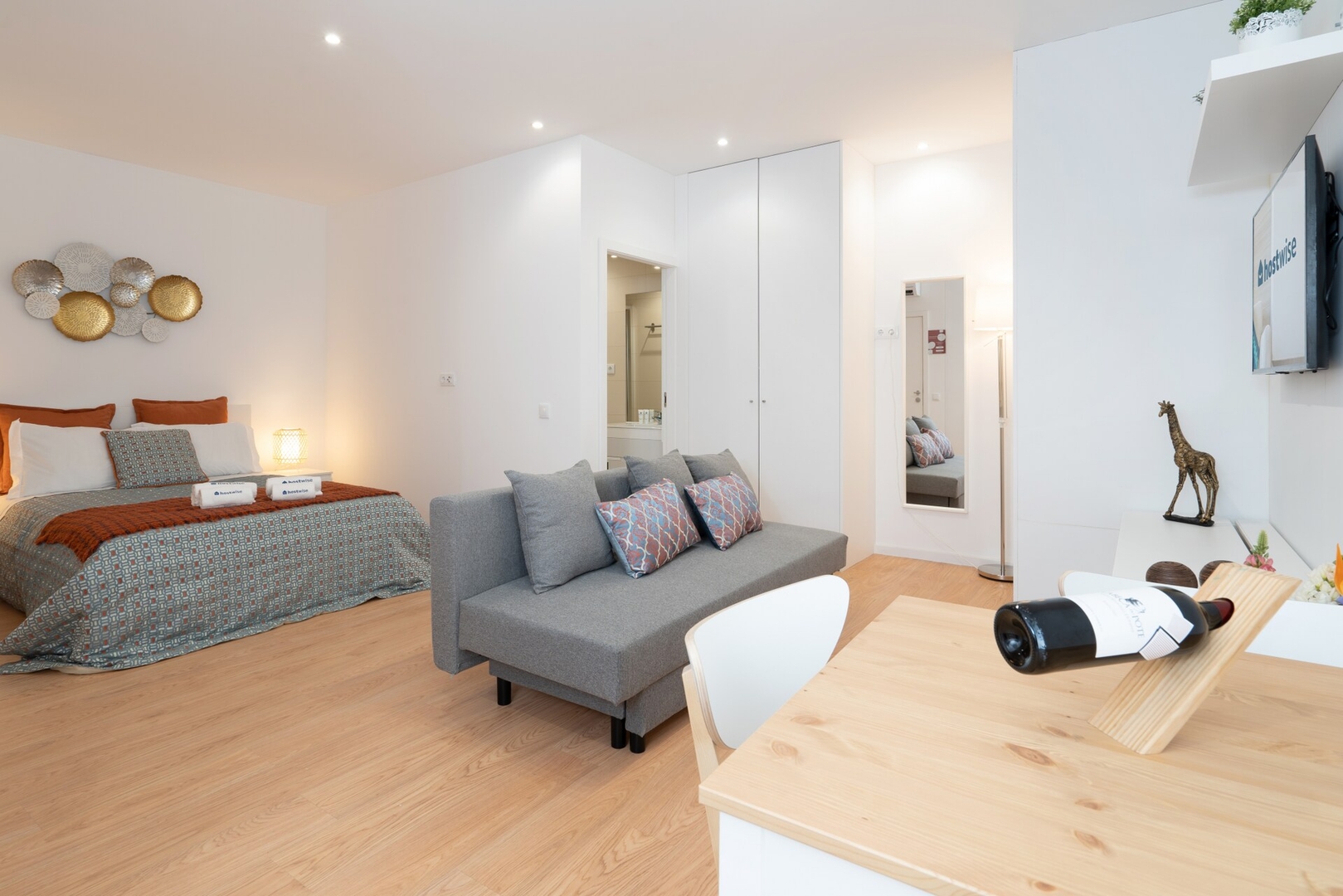 Host Wise - Cozy Bright Studio | Gaia 16 Host Wise Booking