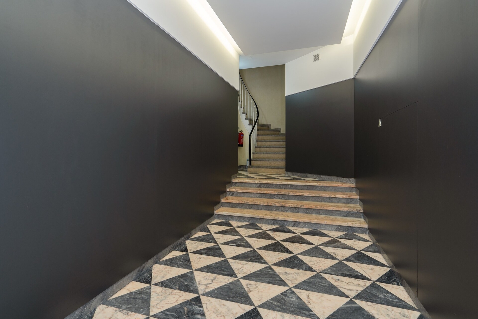 HostWise - Deluxe Bright Flat w/ Netflix 71 Host Wise Booking