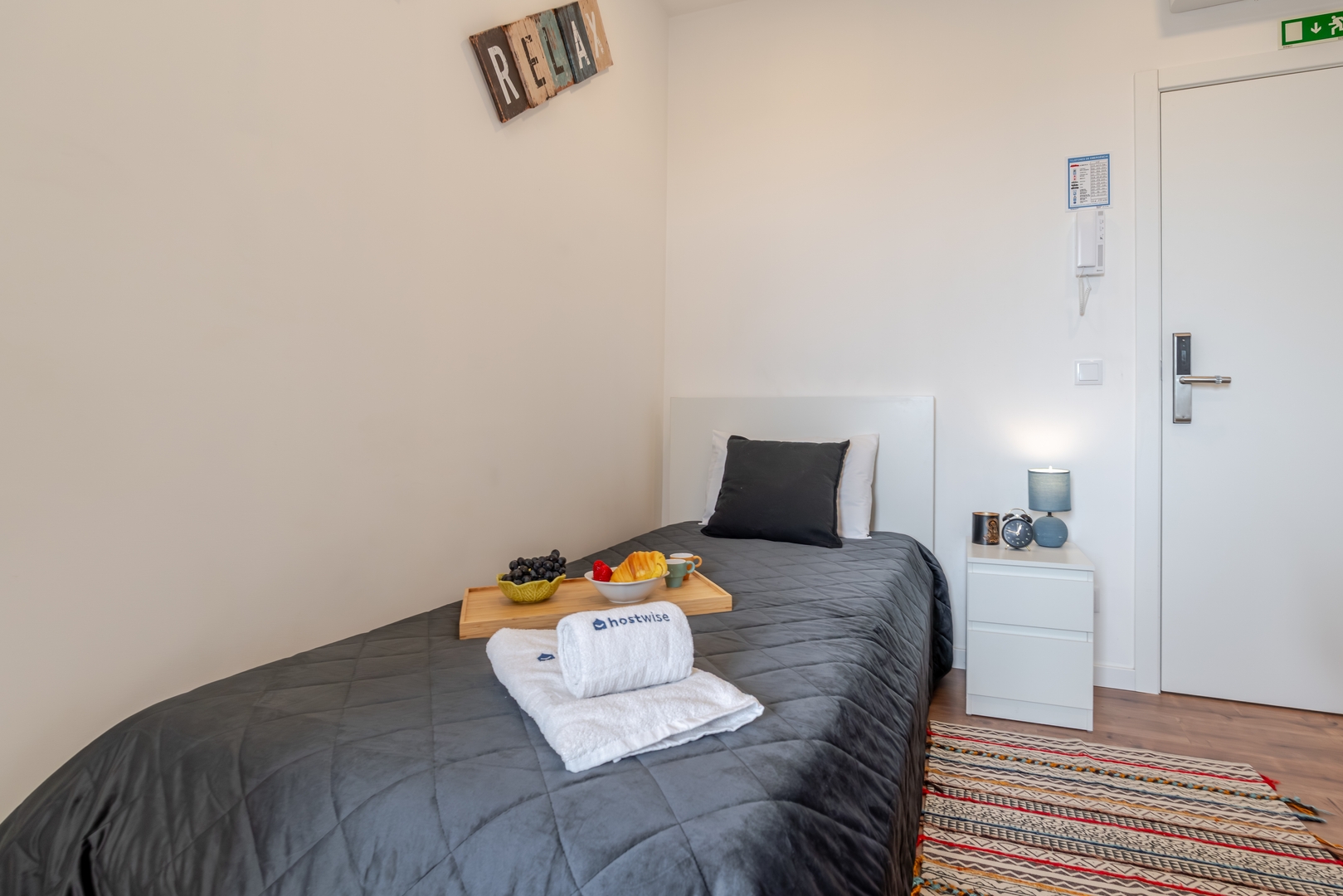 HostWise - Cozy Urban Flat 1 Host Wise Booking