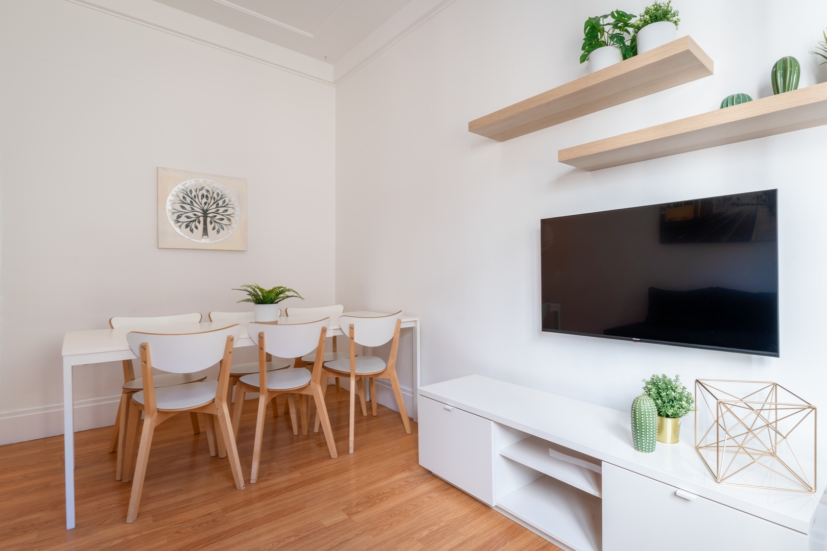 Host Wise - Roomy Restful Apartment w/ Balcony 7 Host Wise Booking