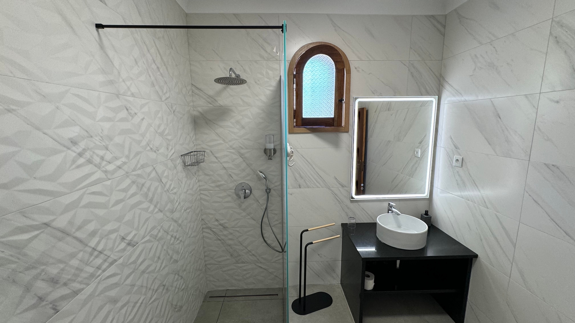 HostWise - Spacious Villa with Pool 24 Host Wise Booking