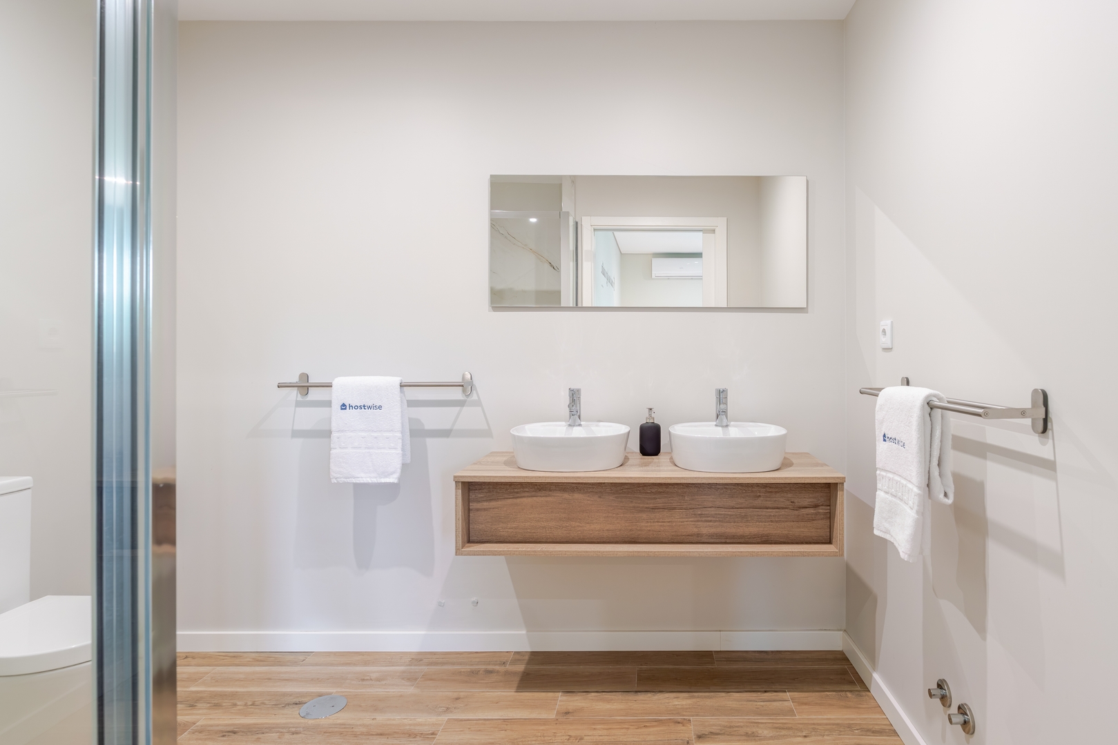 HostWise - 10BR Douro Villa with Pool 27 Host Wise Booking