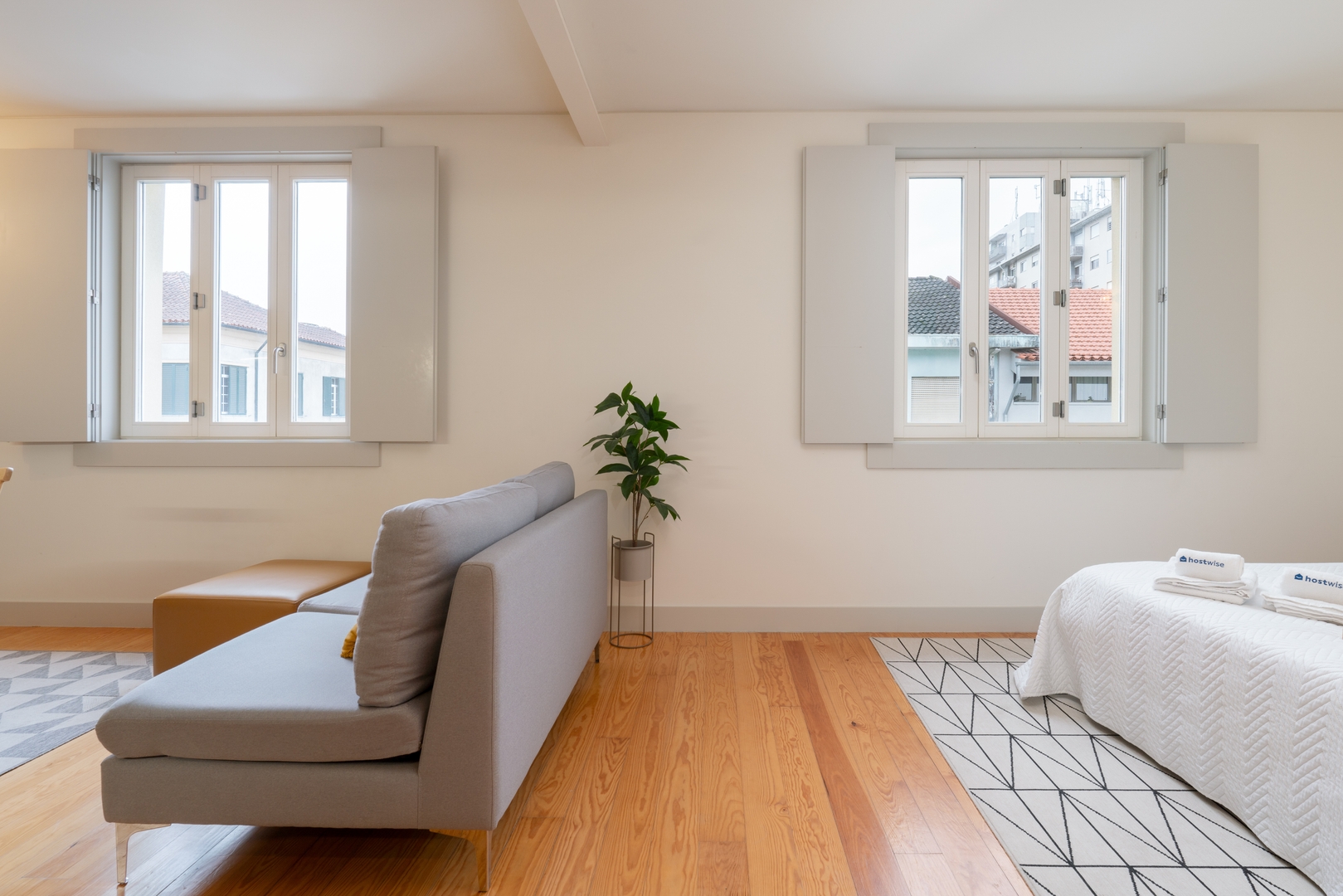 Dual Sunny Studios in Old Guimarães by HostWise 32 Host Wise Booking