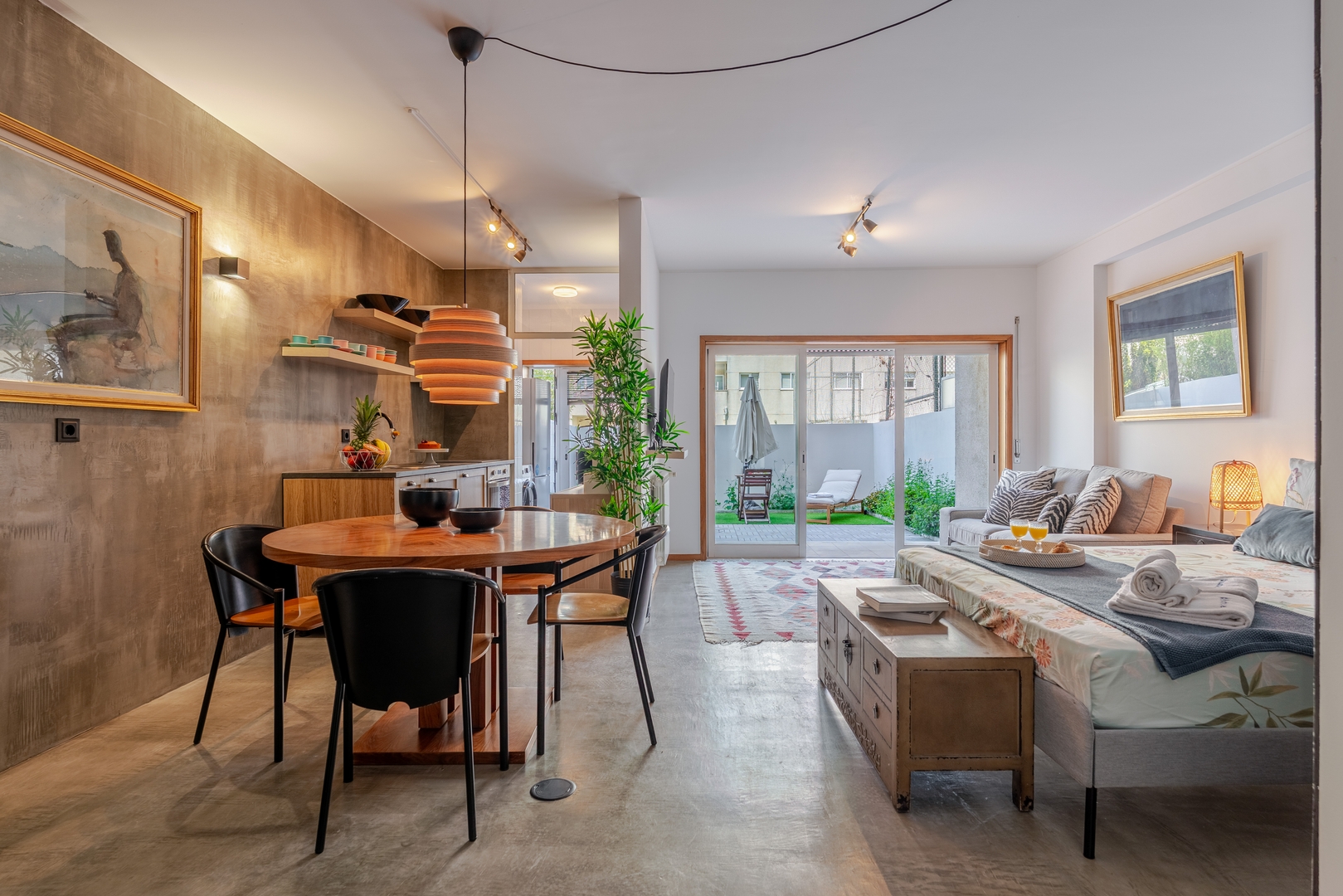 HostWise – Modern Flat w/ Terrace | Near the Beach Host Wise Booking