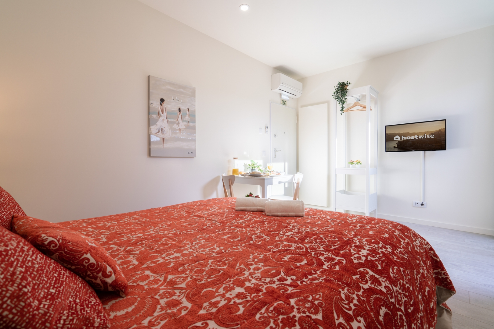 HostWise - Studios with Patio & Kitchenette 26 Host Wise Booking