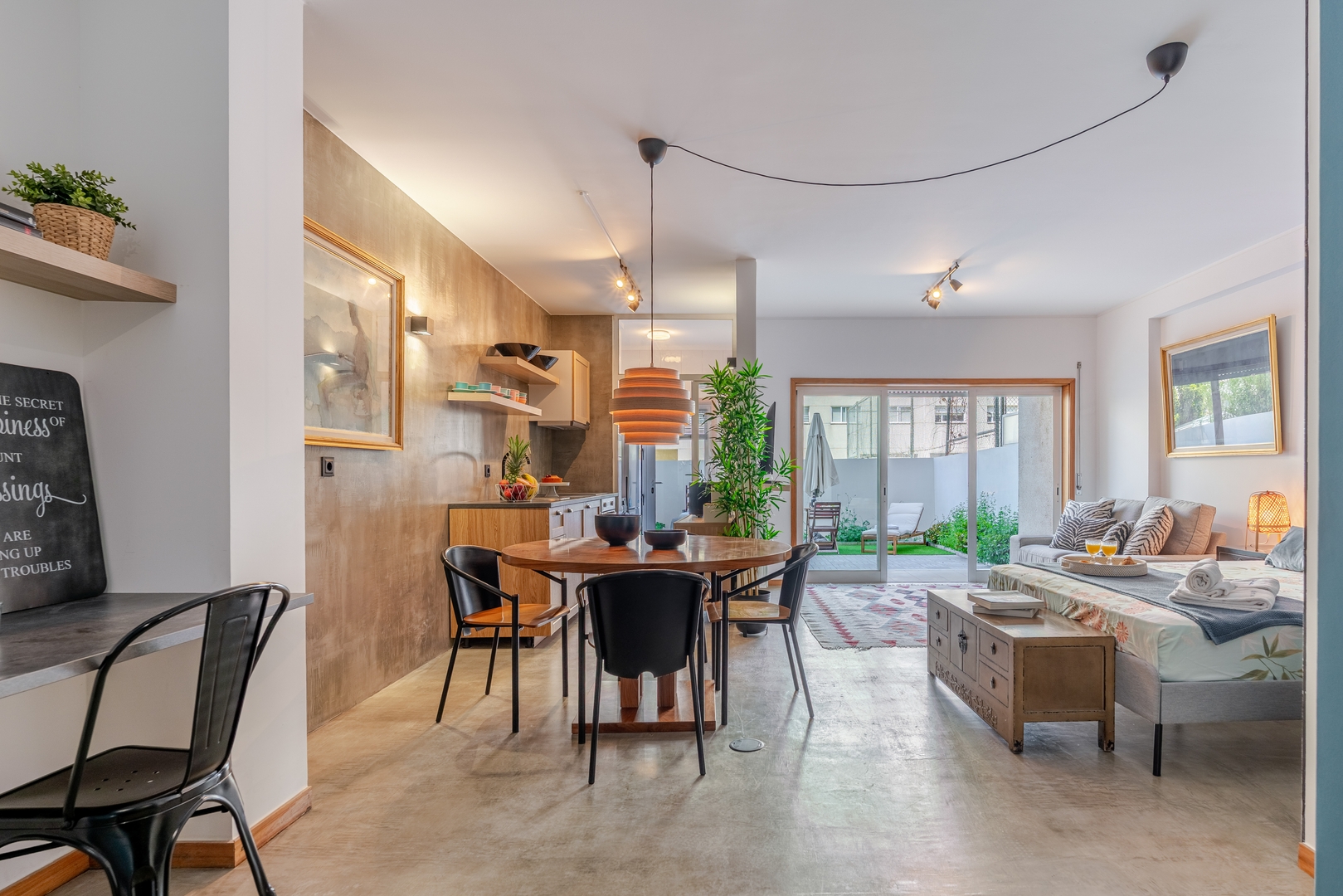 HostWise – Modern Flat w/ Terrace | Near the Beach 6 Host Wise Booking