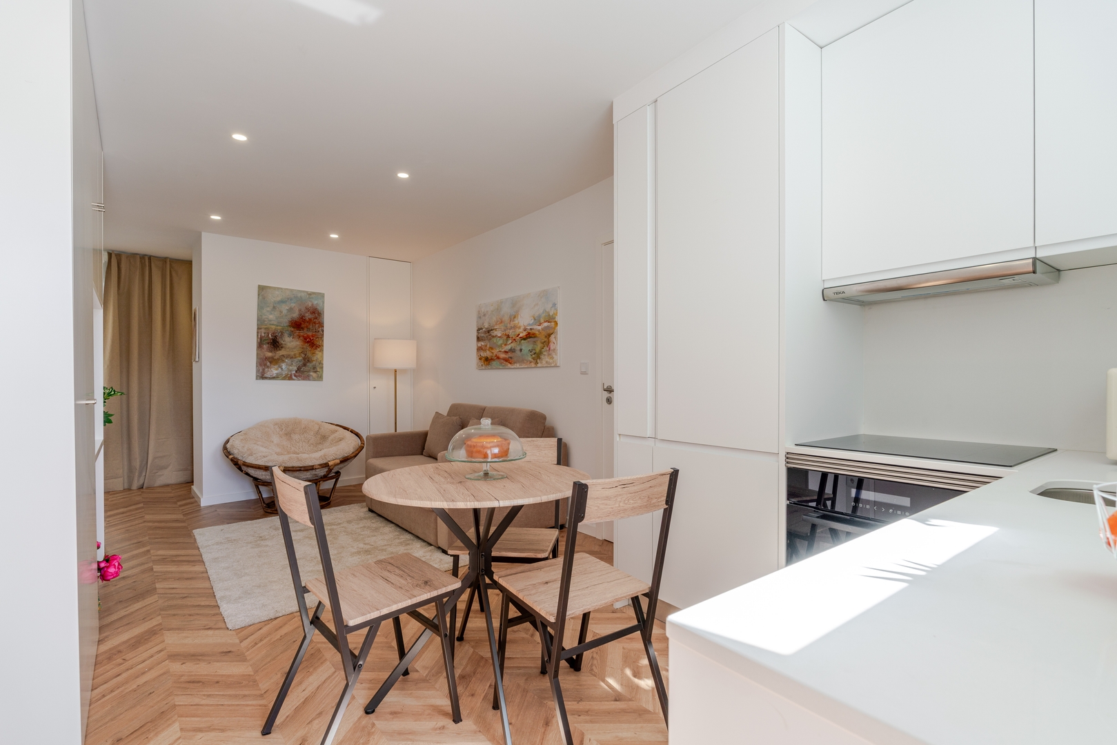 HostWise - Stylish Studio w/ Charming Terrace 11 Host Wise Booking