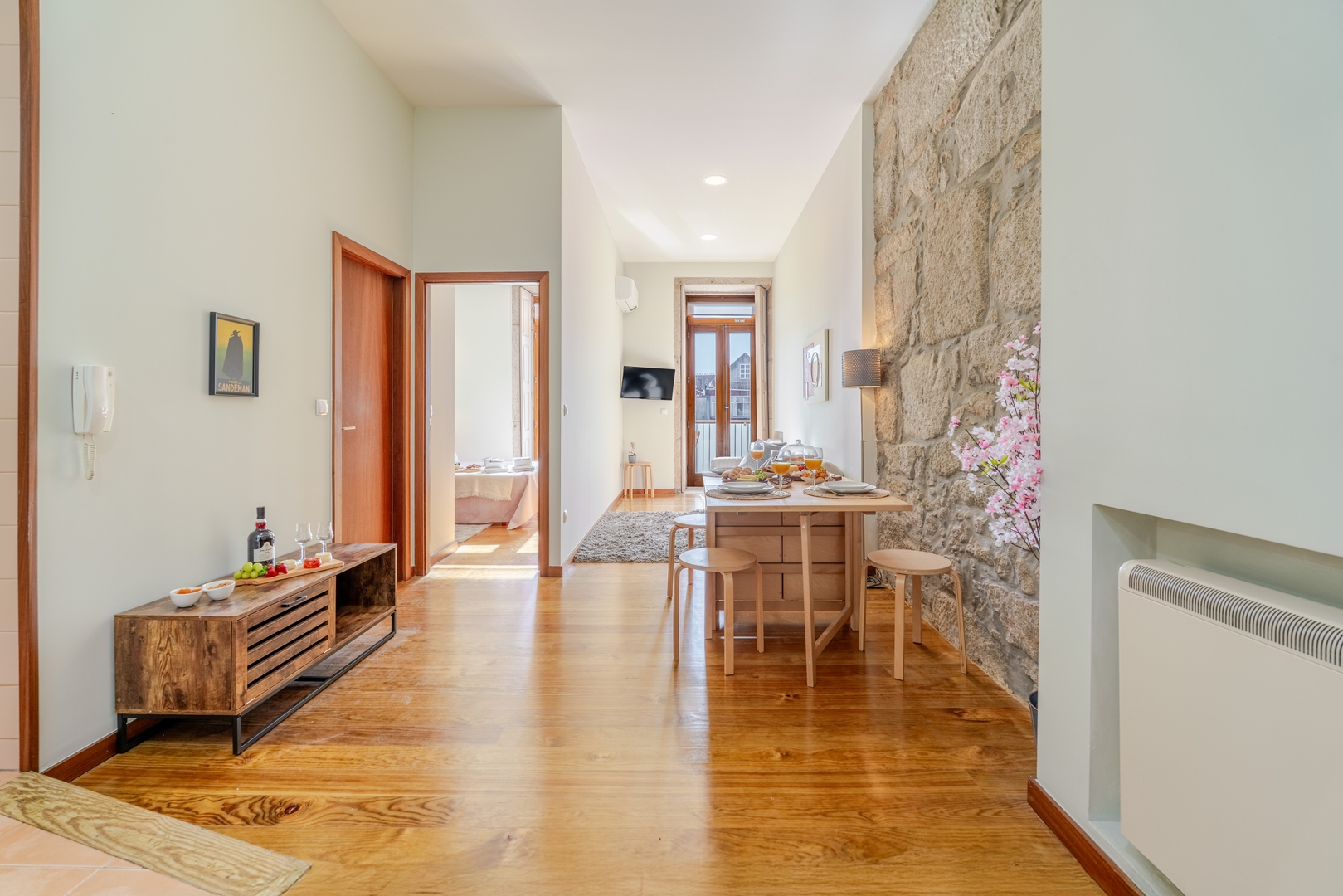 Twin Picaria Balcony Suites by HostWise 21 Host Wise Booking