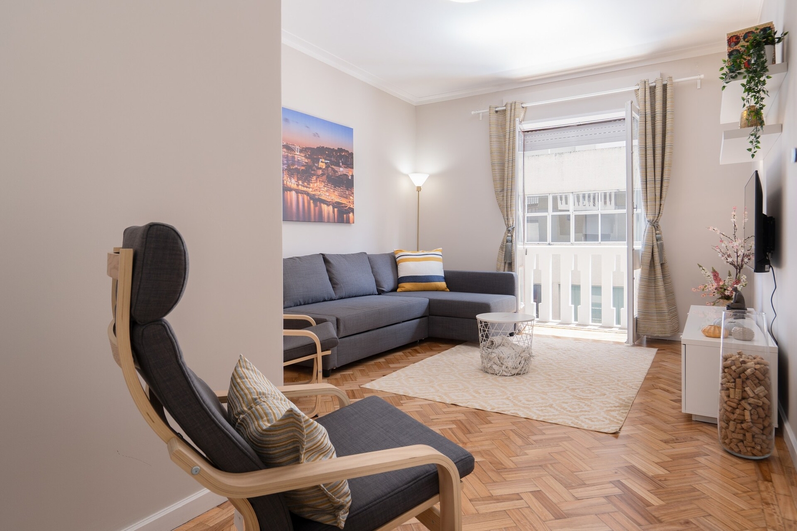 HostWise - Deluxe Bright Flat w/ Netflix 42 Host Wise Booking