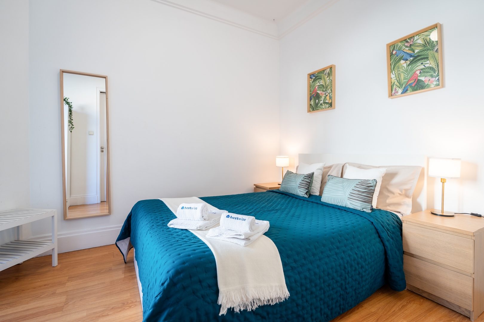 Host Wise - Roomy Restful Apartment w/ Balcony Host Wise Booking