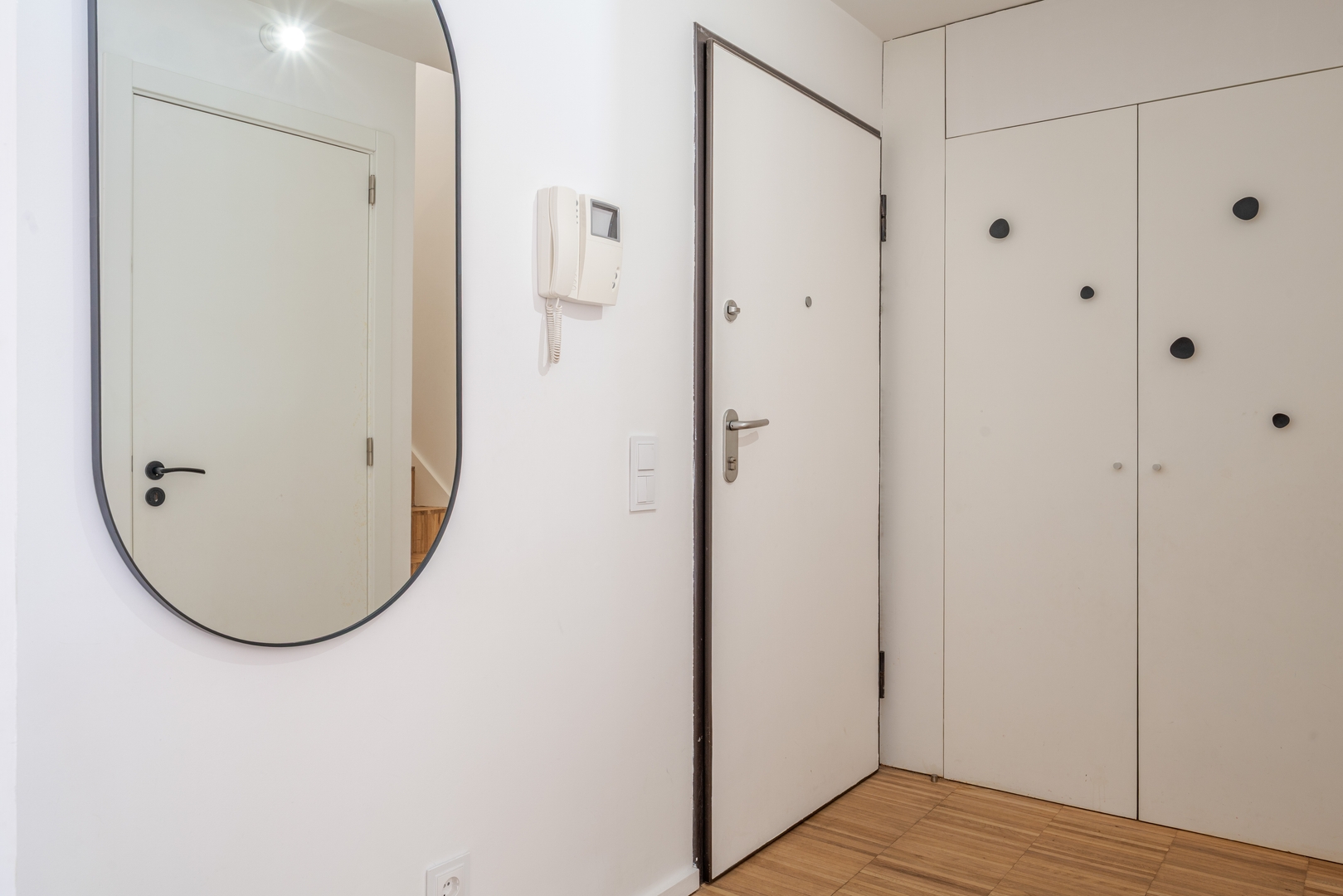 Stylish Open-Plan Flat with Swimming Pool by HostWise 36 Host Wise Booking