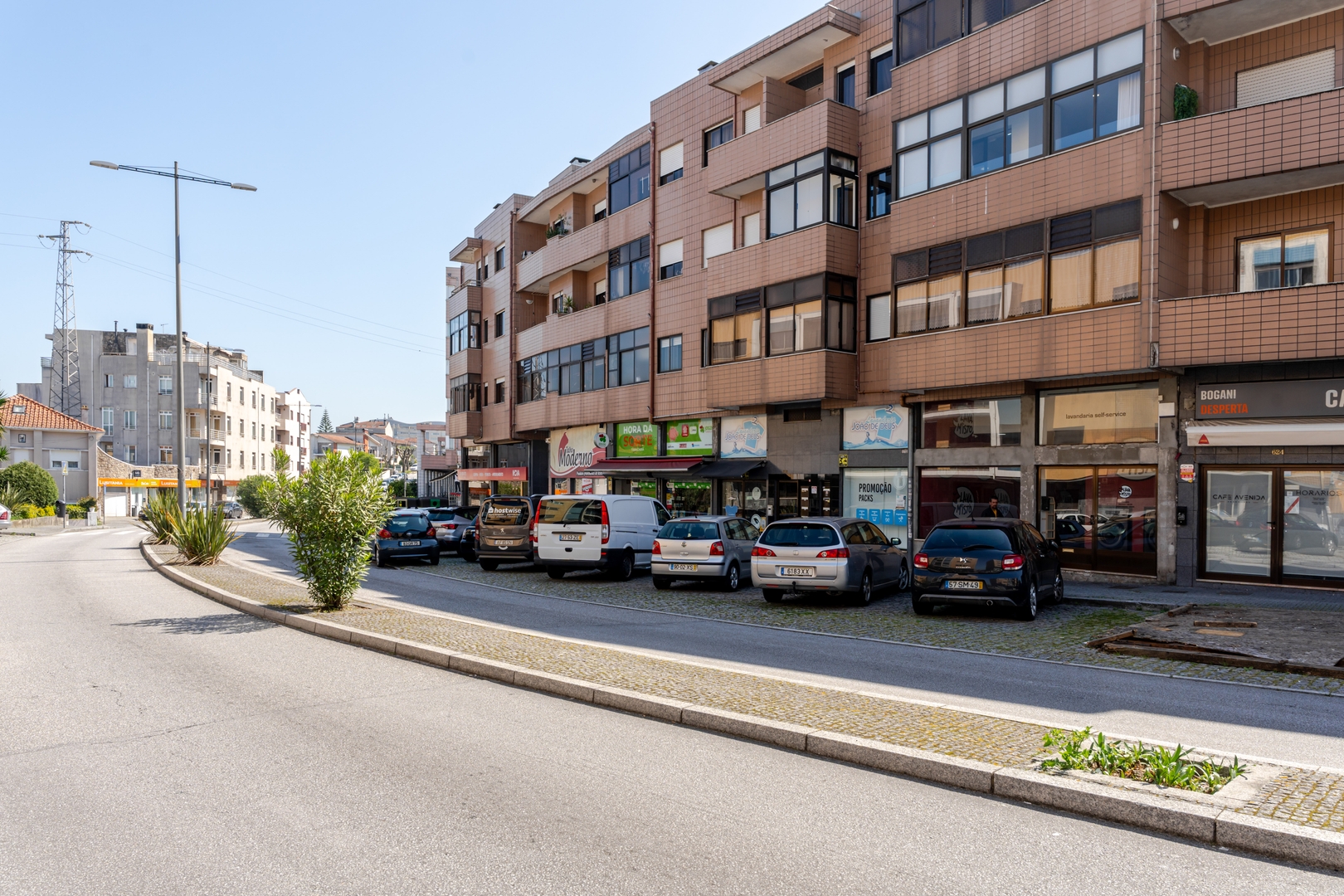Spacious & Stylish Flat with Garage by HostWise 39 Host Wise Booking